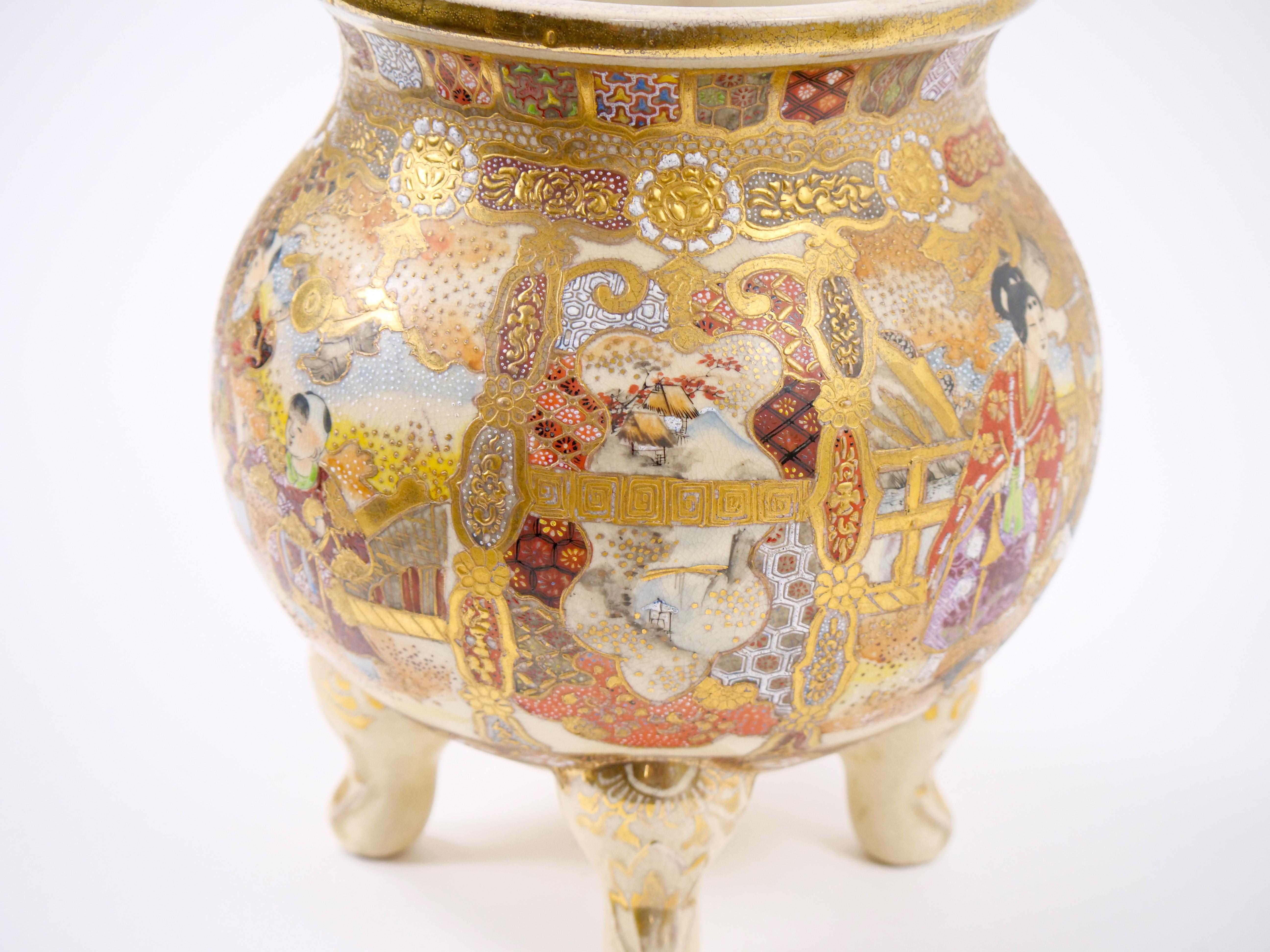 19th Century Hand Painted / Gilt Footed Satsuma Vase For Sale 5