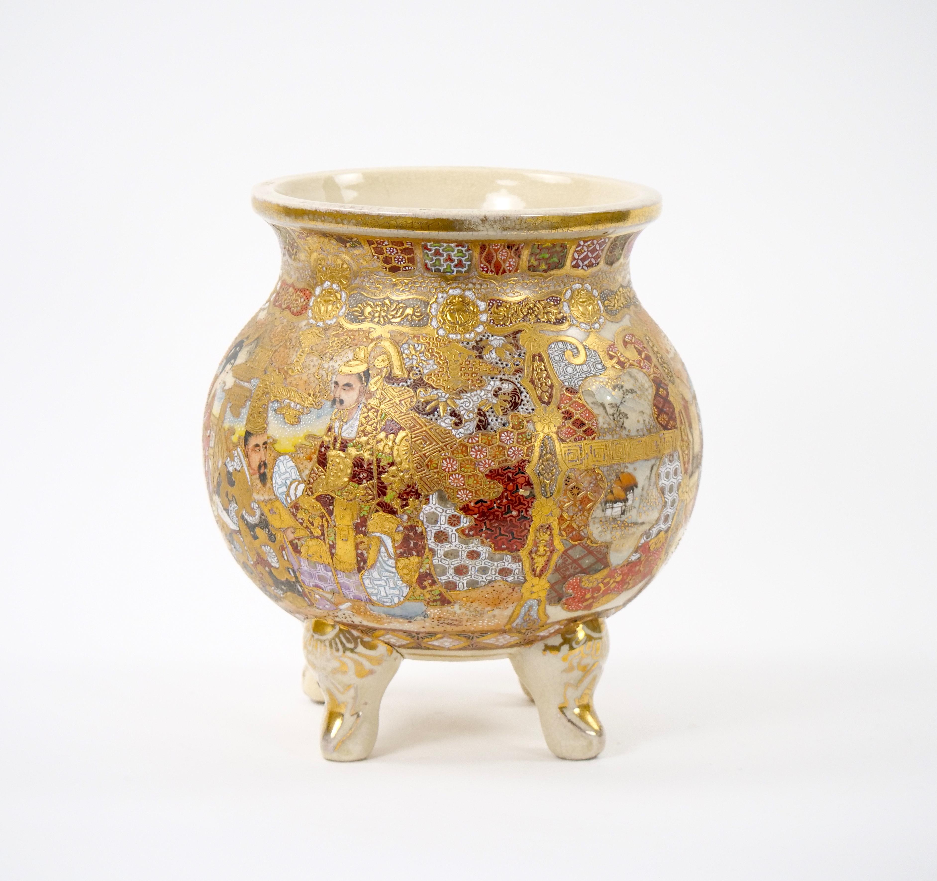 19th Century Hand Painted / Gilt Footed Satsuma Vase For Sale 8