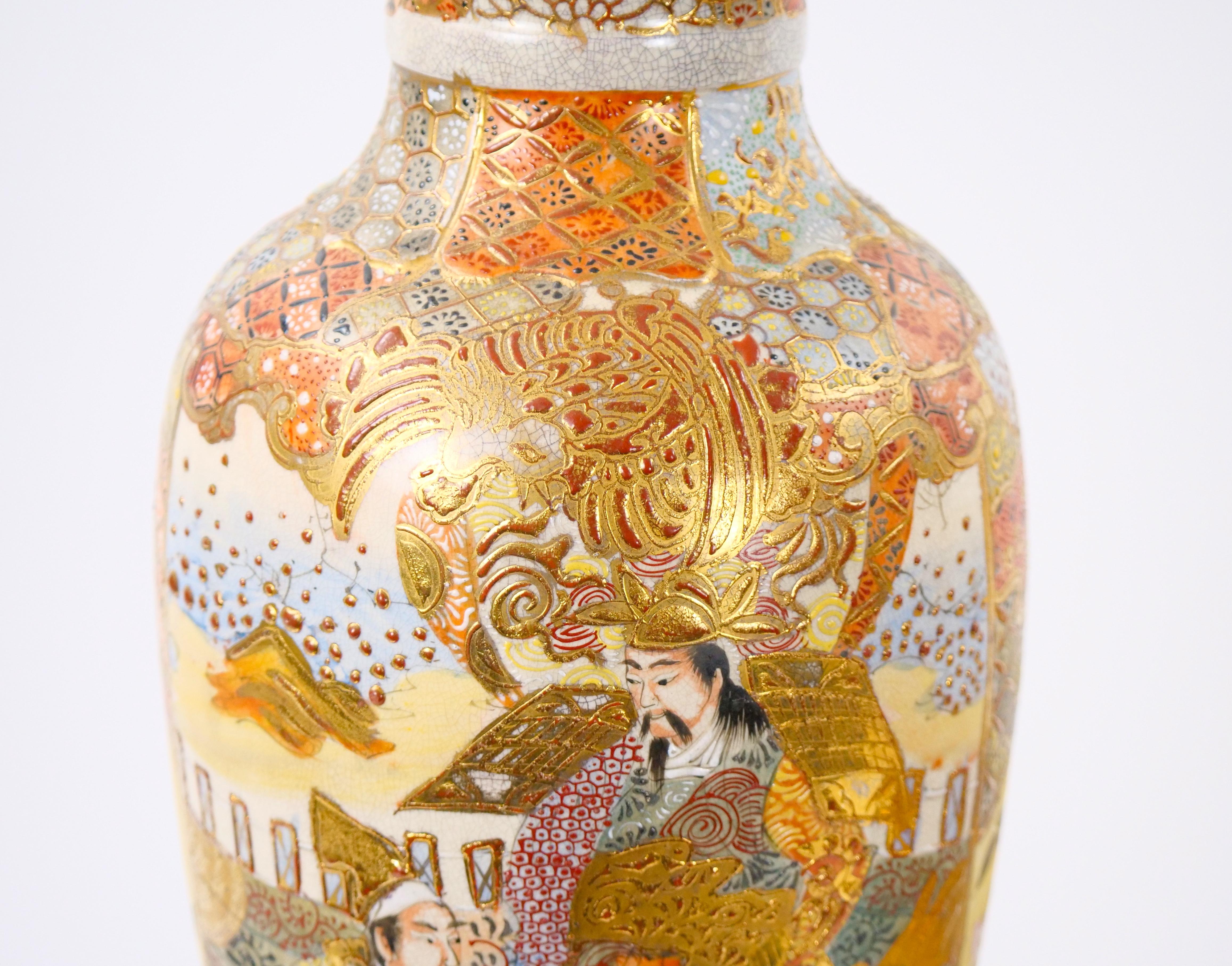 Jarrón Pareja Satsuma de Porcelana Dorada / Pintada a Mano del Siglo XIX en venta 7