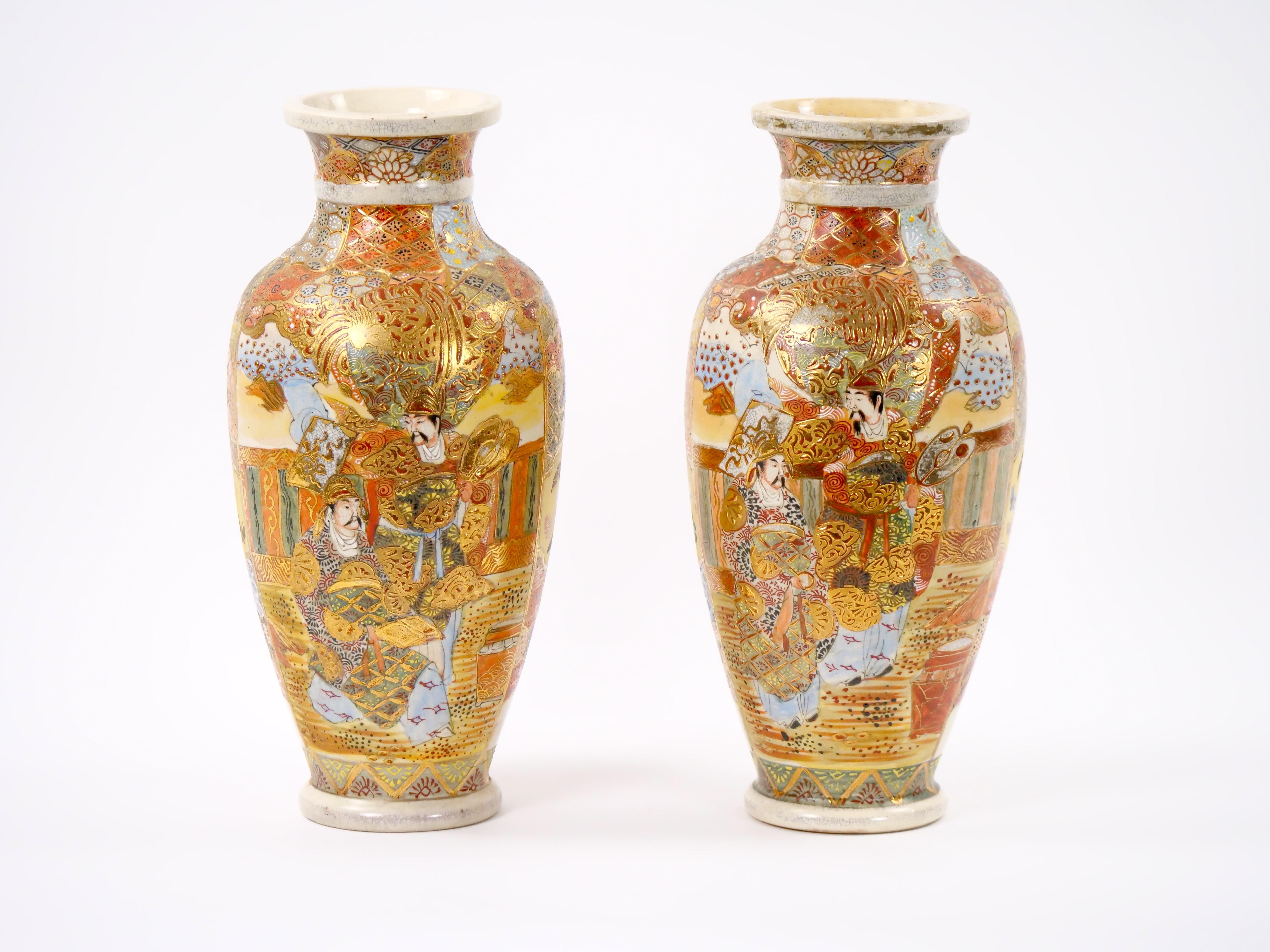 Jarrón Pareja Satsuma de Porcelana Dorada / Pintada a Mano del Siglo XIX en venta 10