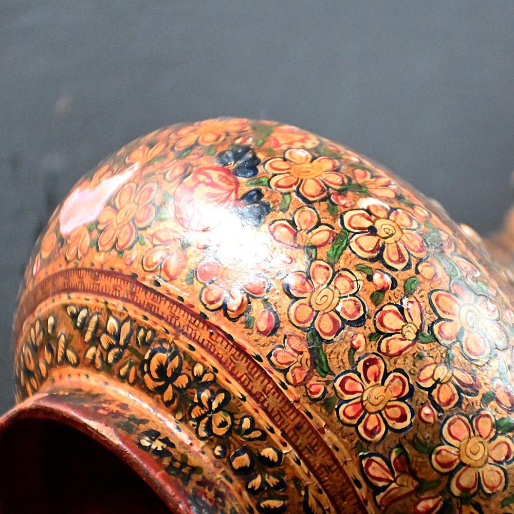 Fatto a mano Vaso Kashmiri dipinto a mano del XIX secolo in vendita