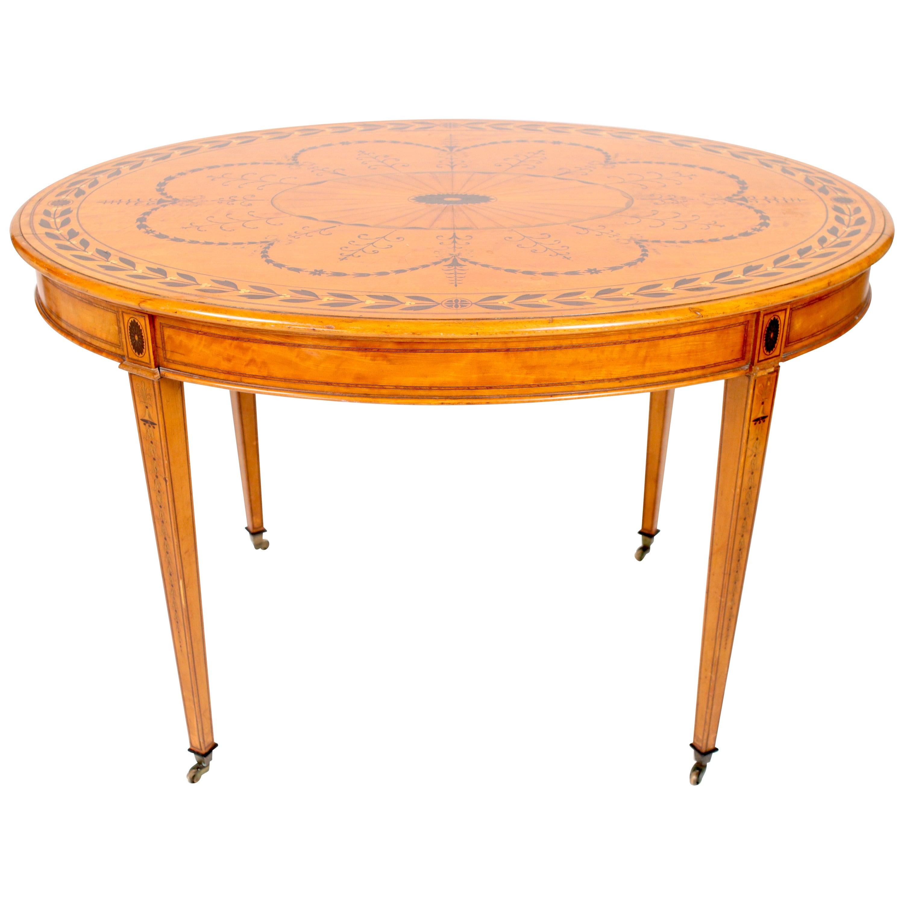 Table centrale victorienne ovale européenne en bois de satin clair peinte à la main du 19ème siècle en vente