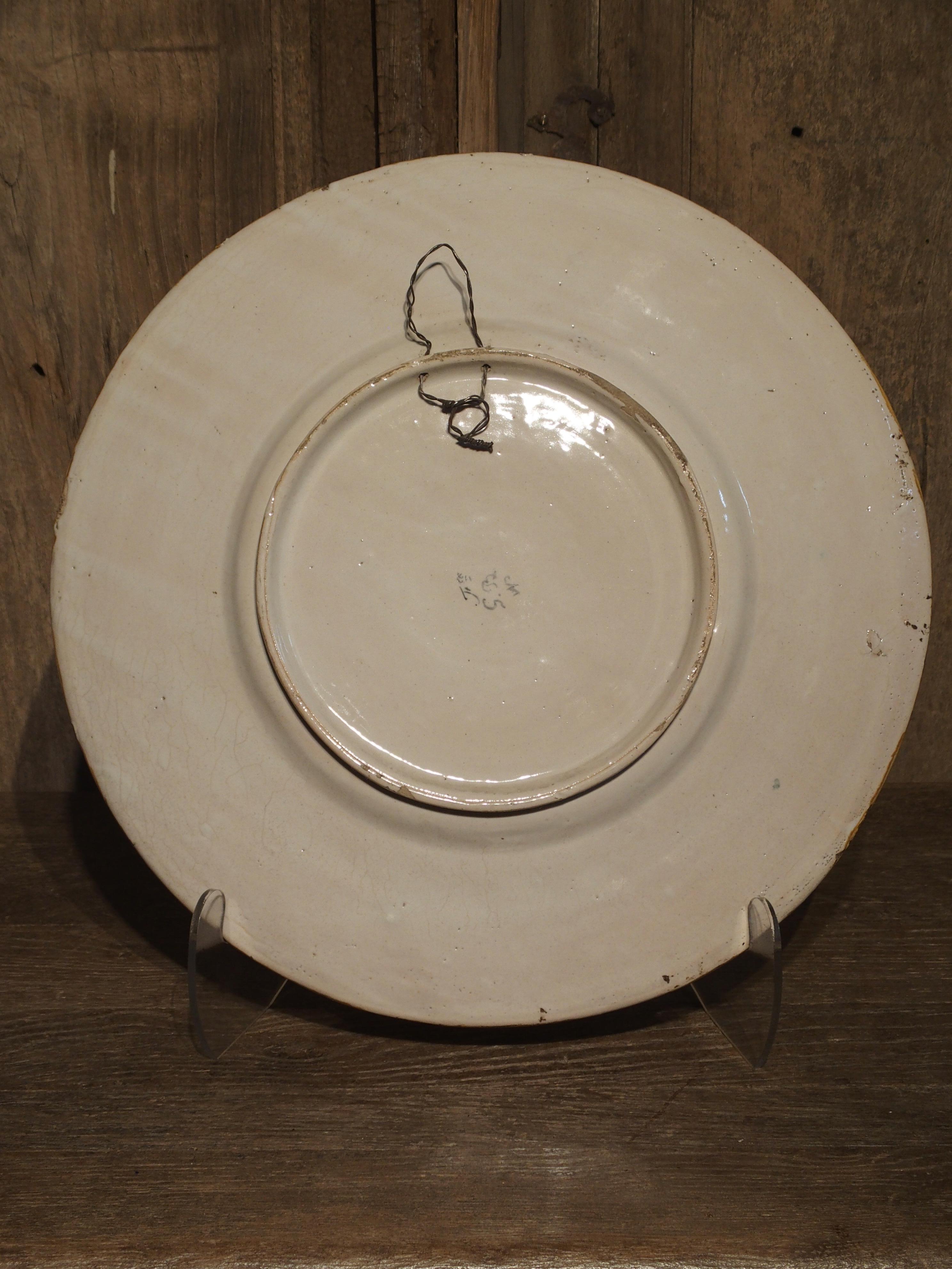 Plato de mayólica italiana del siglo XIX pintado a mano en venta 5