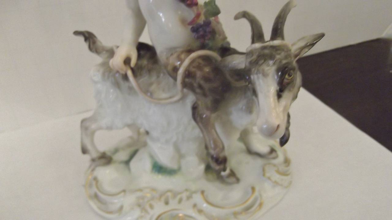 Autre Figure de satyre et de chèvre en porcelaine de Meissen peinte à la main au 19e siècle