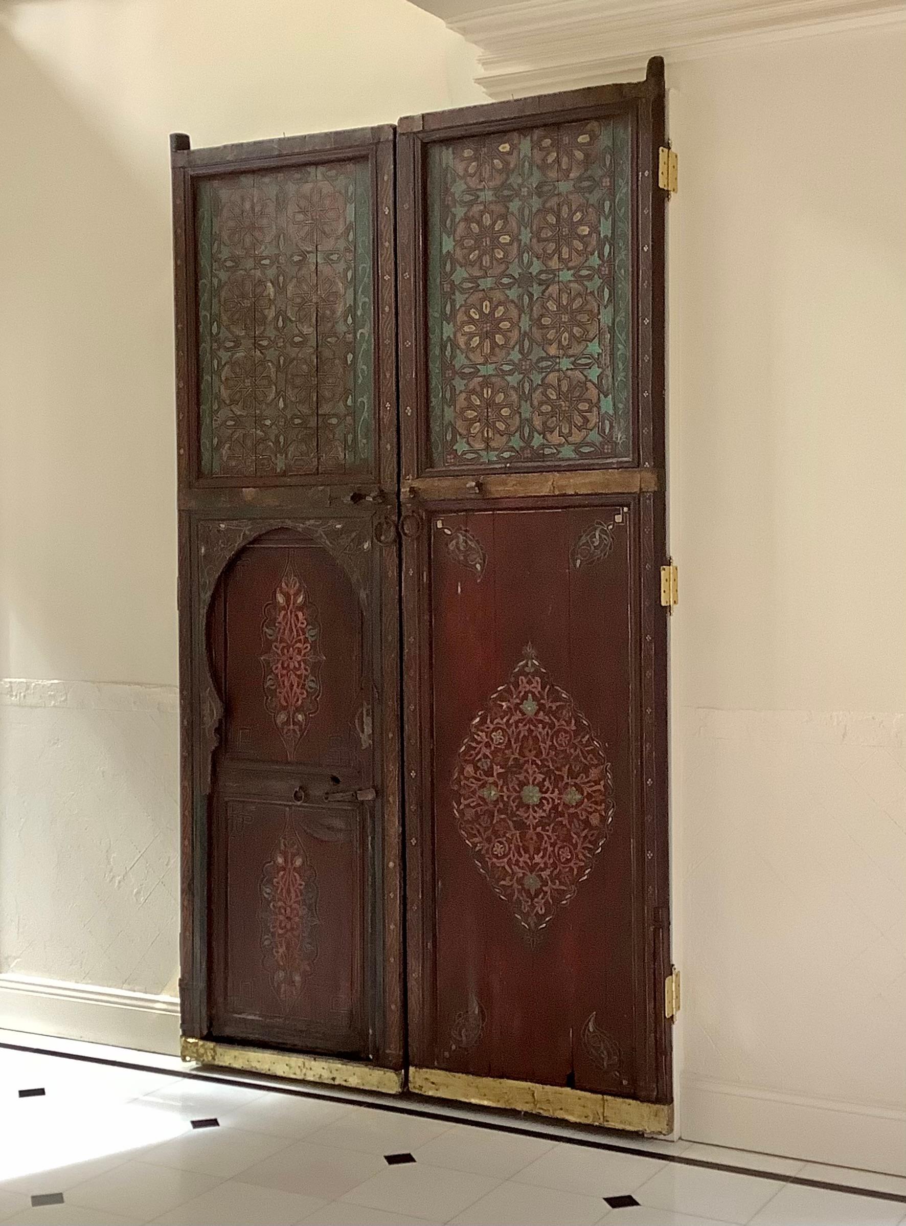 Portes doubles marocaines anciennes peintes à la main du 19ème siècle en vente 4