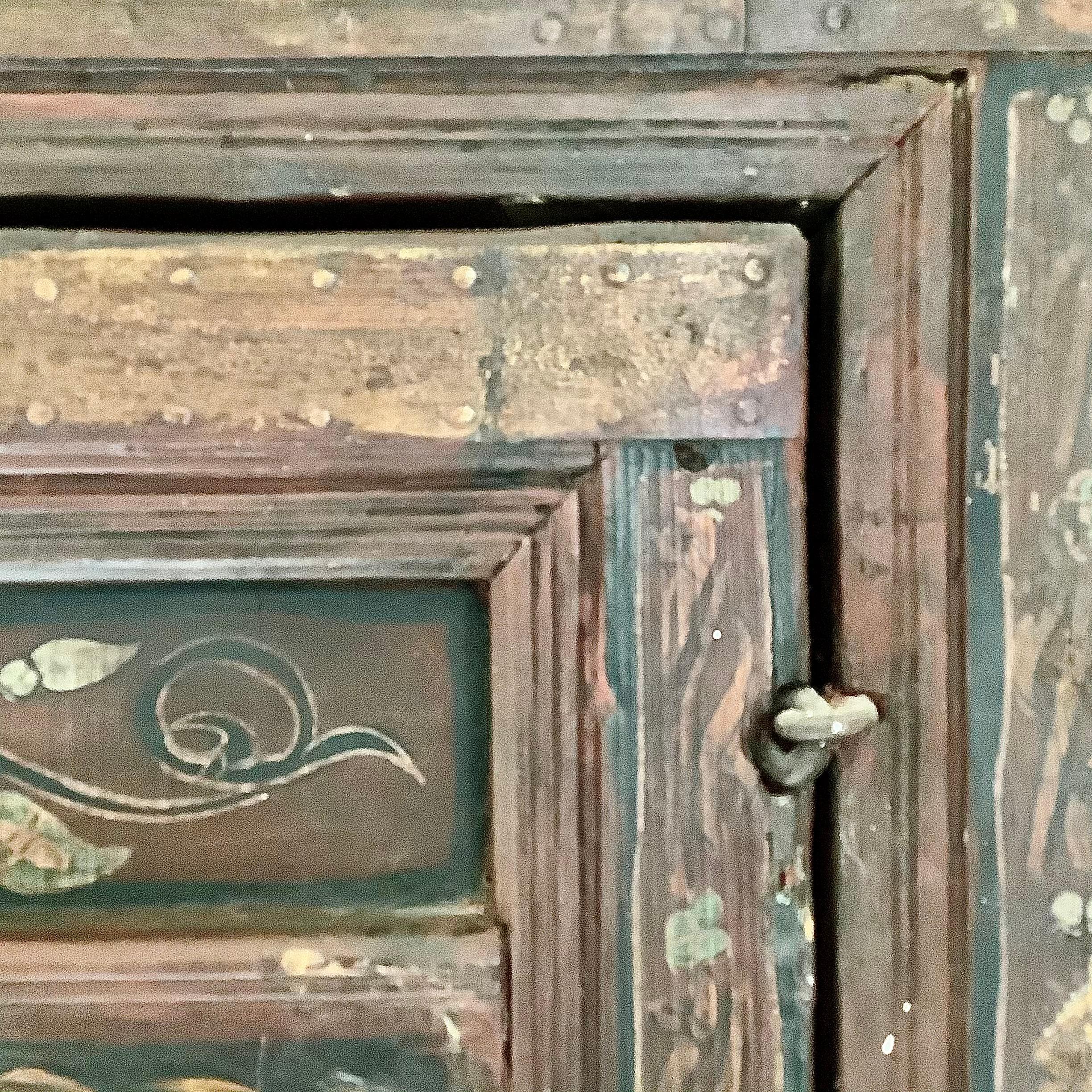 Portes doubles marocaines anciennes peintes à la main du 19ème siècle Bon état - En vente à Locust Valley, NY