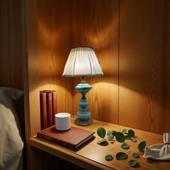 Handbemalte Opalglas- und Messing-Tischlampe, 19. Jahrhundert, Frankreich