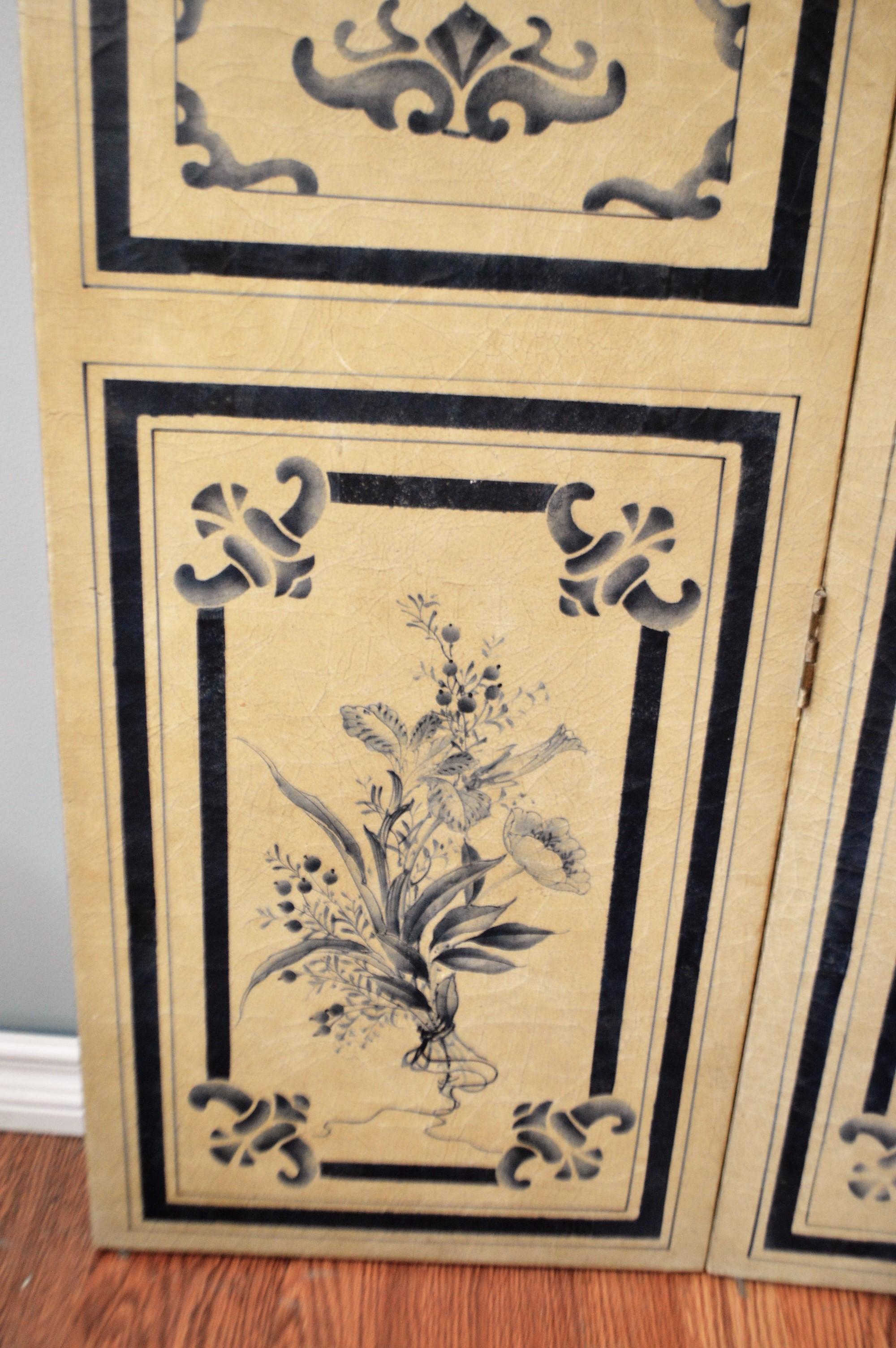 19th Century Hand Painted Para-Vent, Screen, Painted in Navy Blue on Beige In Good Condition For Sale In Oakville, ON