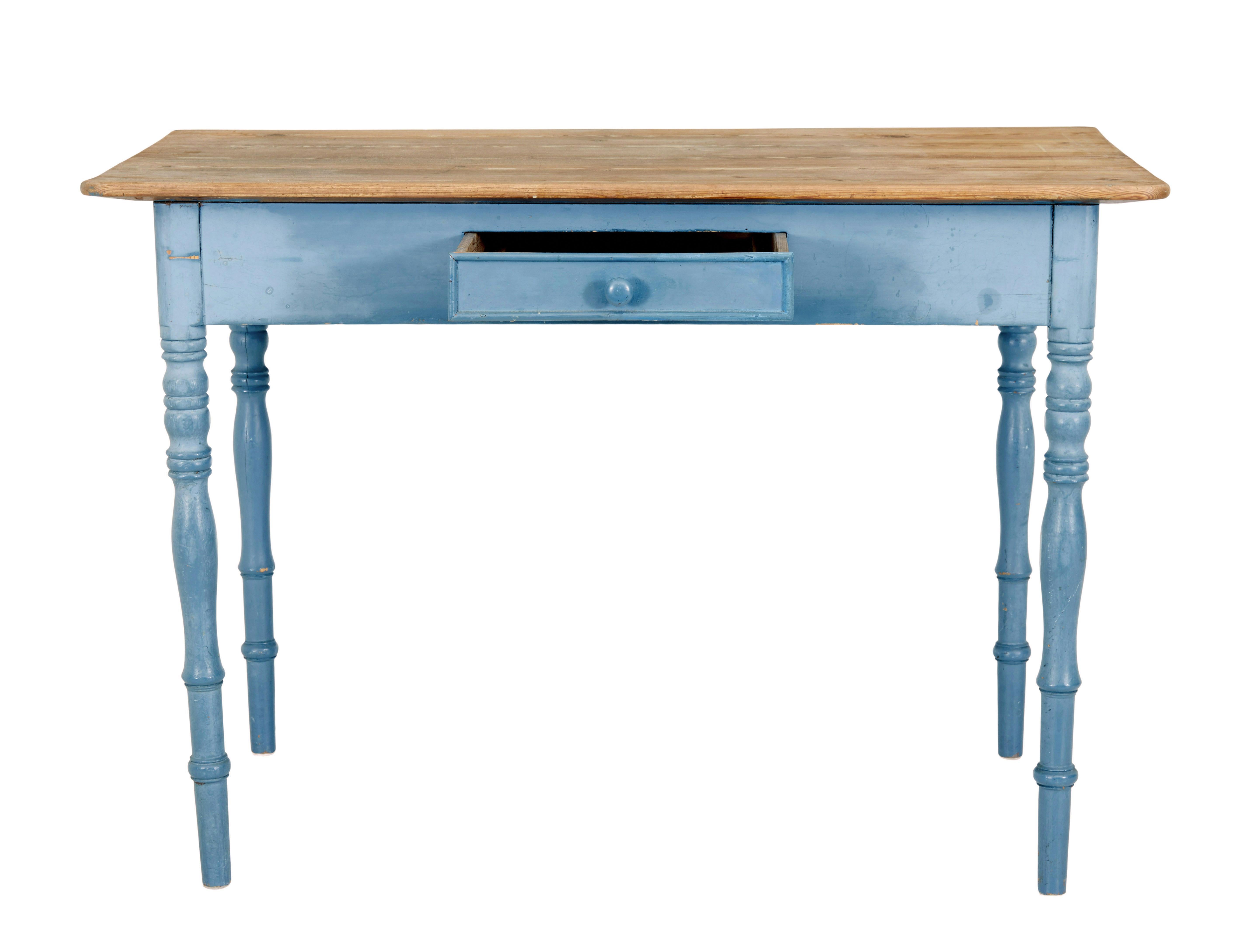 Table d'appoint en pin peinte à la main au 19e siècle Bon état - En vente à Debenham, Suffolk