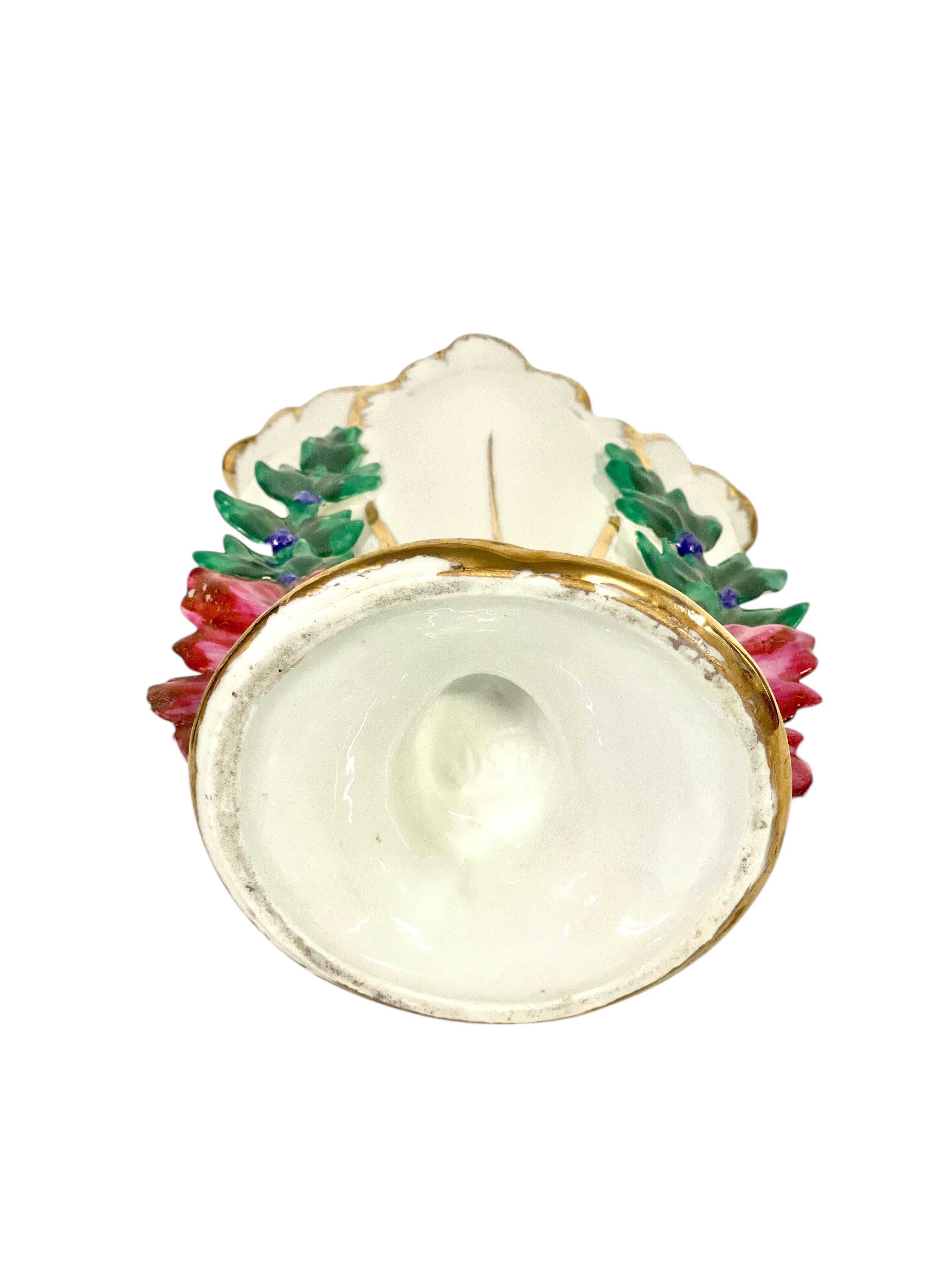 Vaso nuziale in porcellana del XIX secolo con accenti dorati in vendita 2