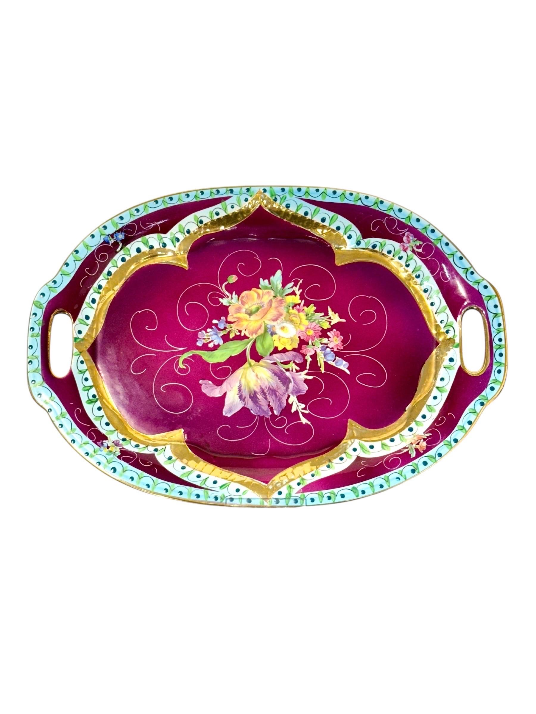 Centre de table en porcelaine du 19e siècle peint à la main et plateau assorti en vente 3