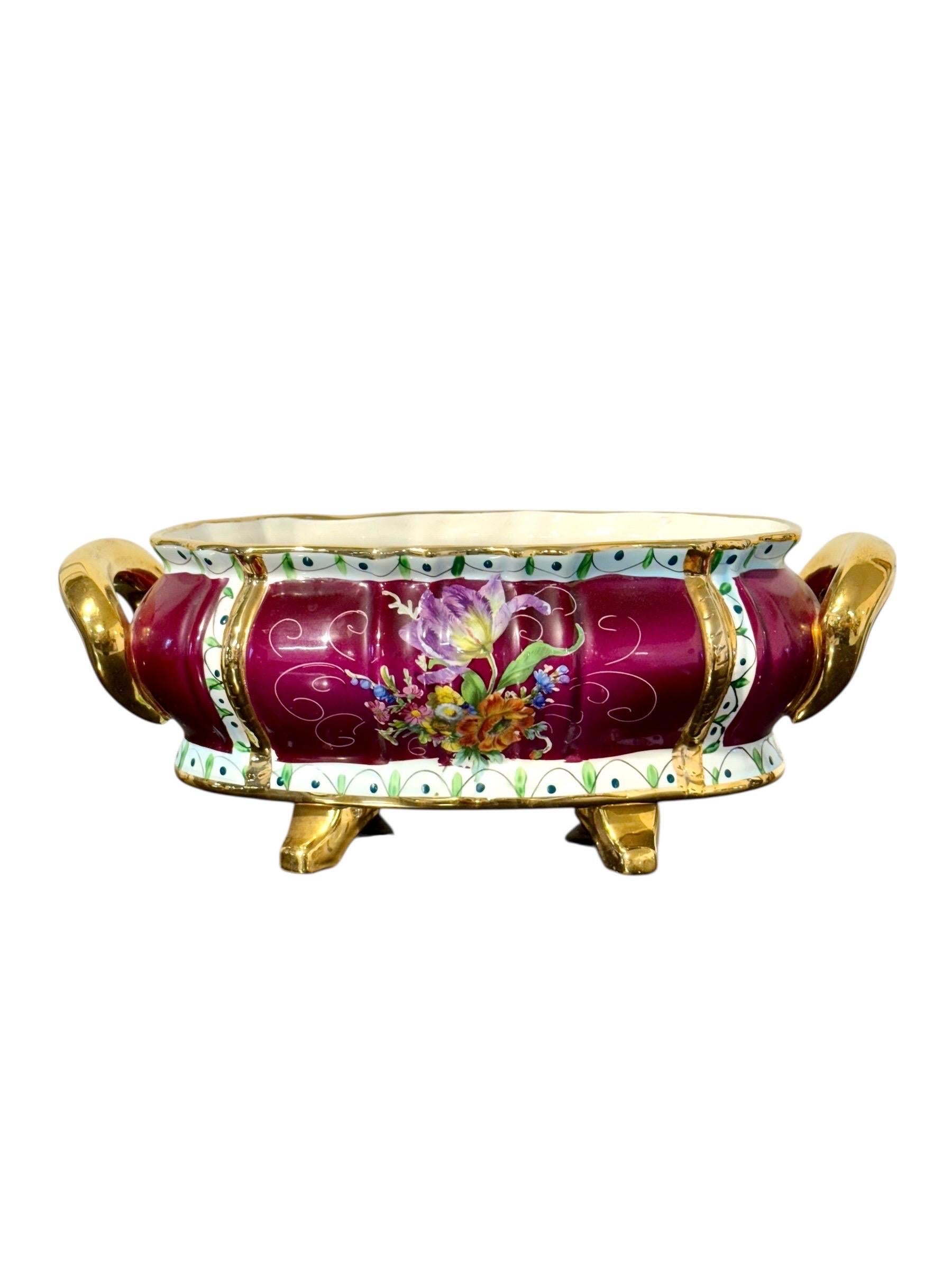 Centre de table en porcelaine du 19e siècle peint à la main et plateau assorti en vente 4