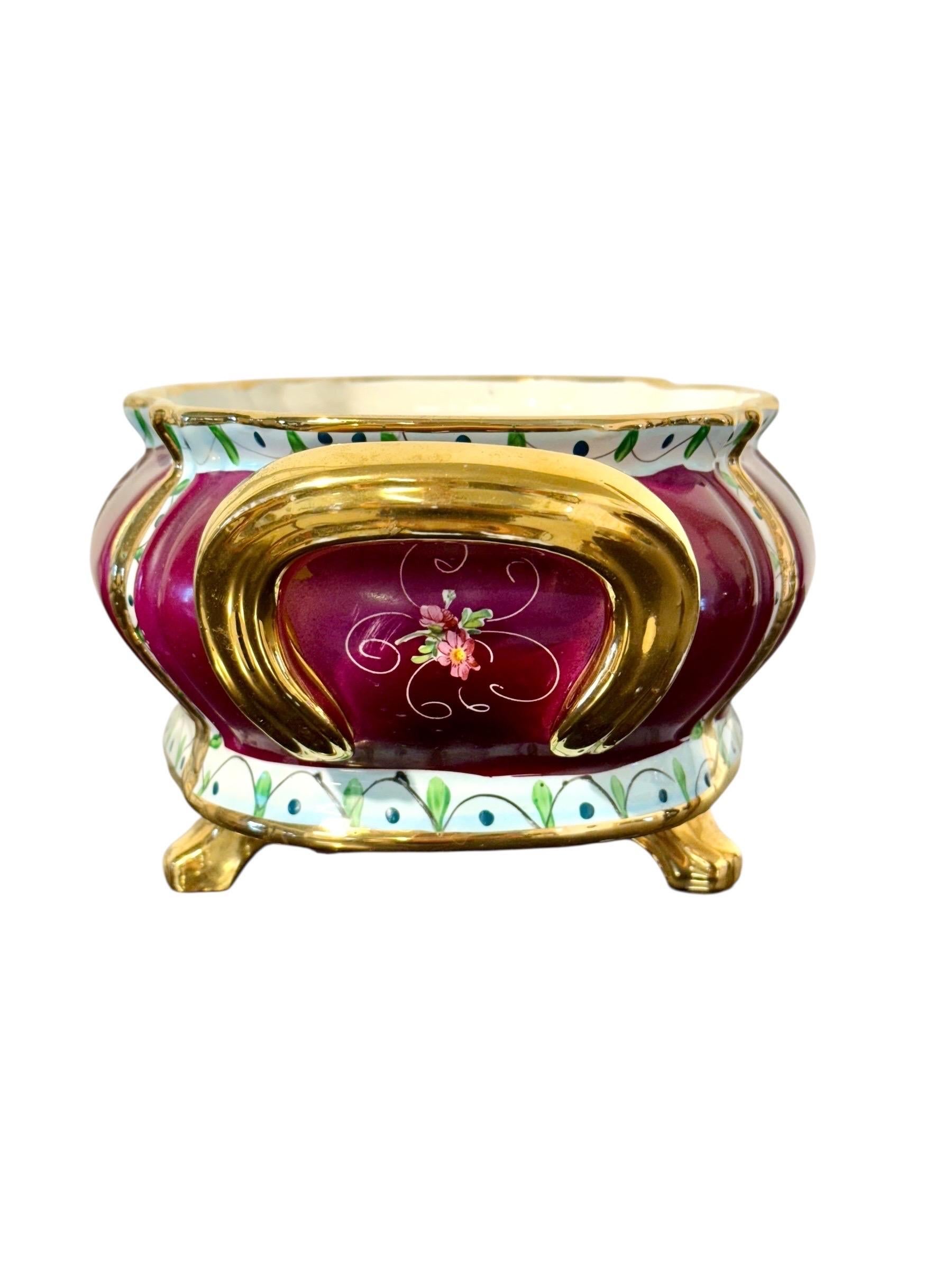 Centre de table en porcelaine du 19e siècle peint à la main et plateau assorti en vente 6