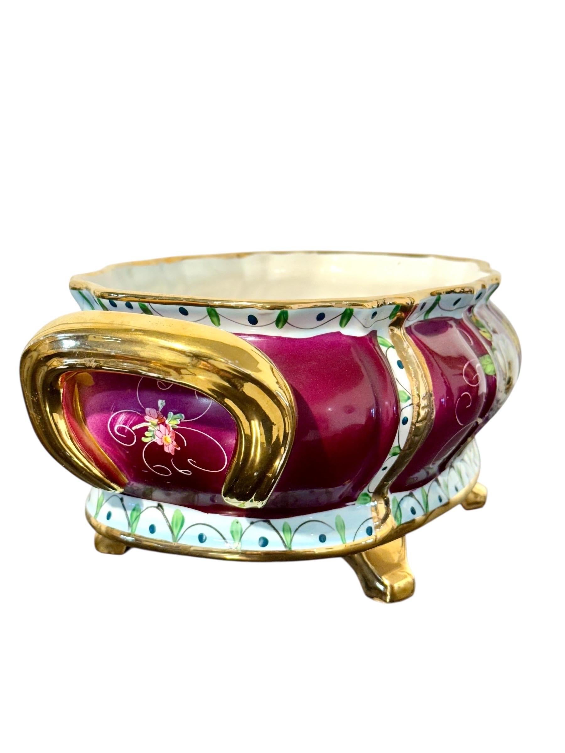 Centre de table en porcelaine du 19e siècle peint à la main et plateau assorti en vente 7
