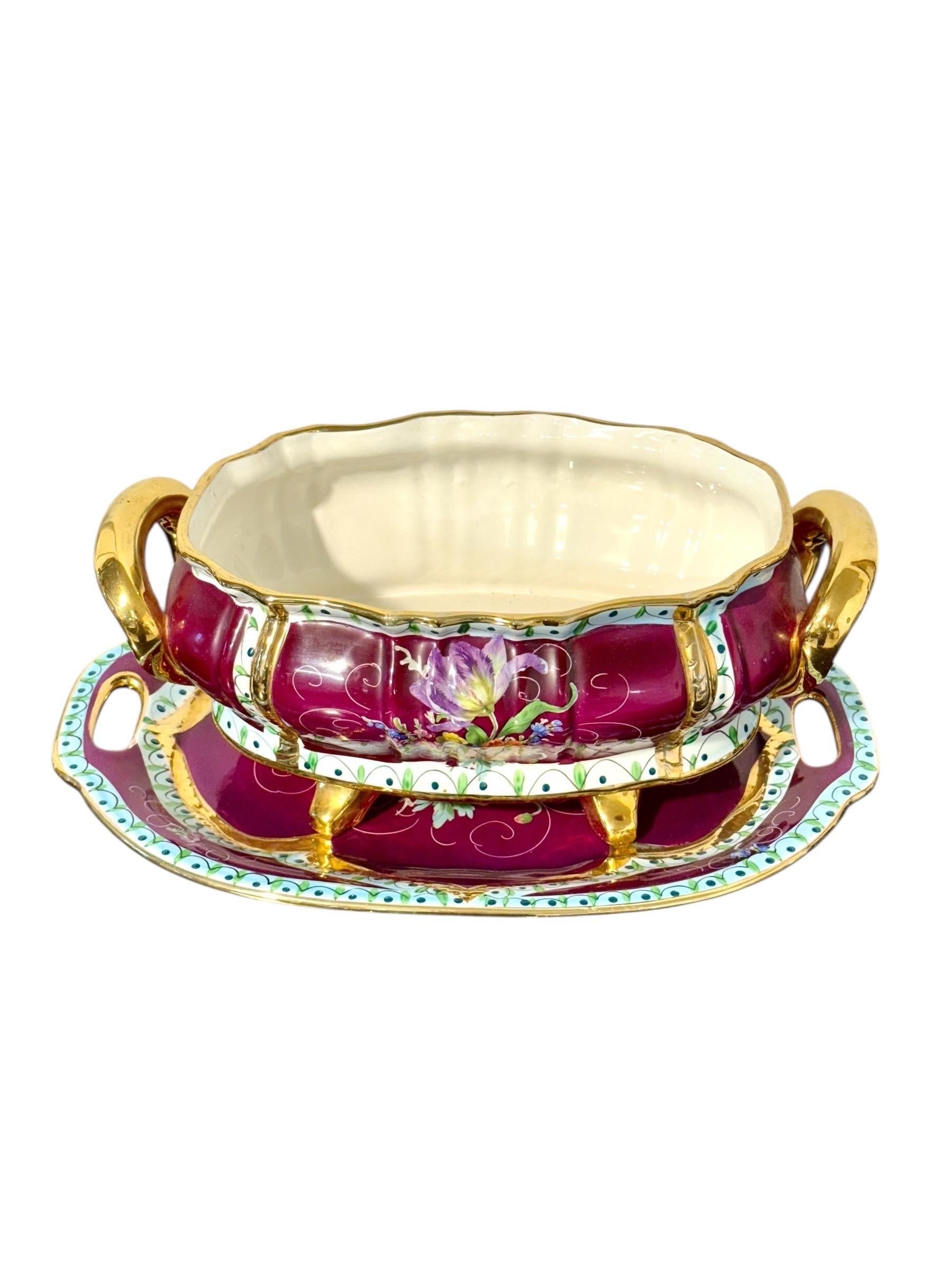 Centre de table en porcelaine du 19e siècle peint à la main et plateau assorti en vente 10