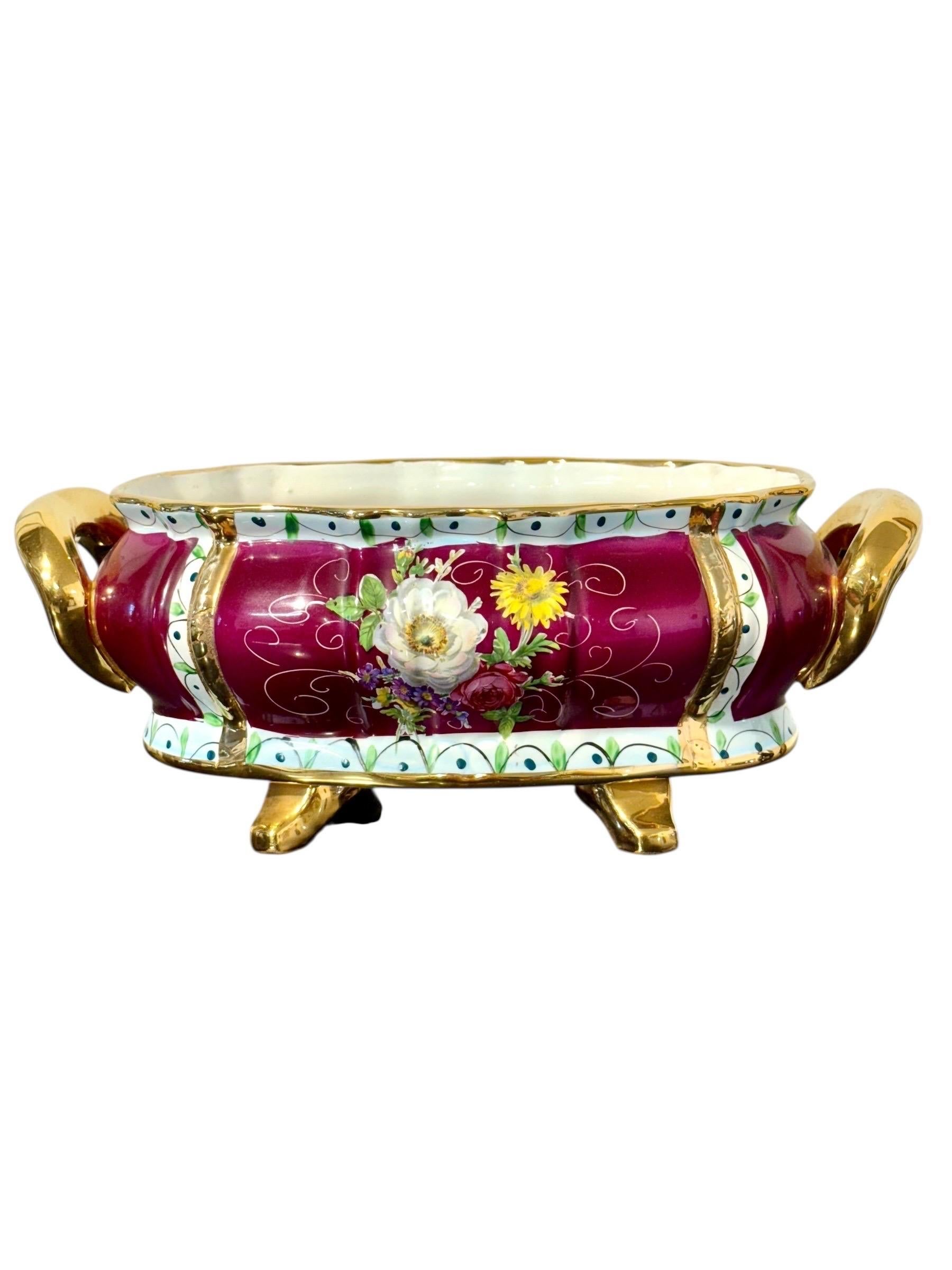 Français Centre de table en porcelaine du 19e siècle peint à la main et plateau assorti en vente
