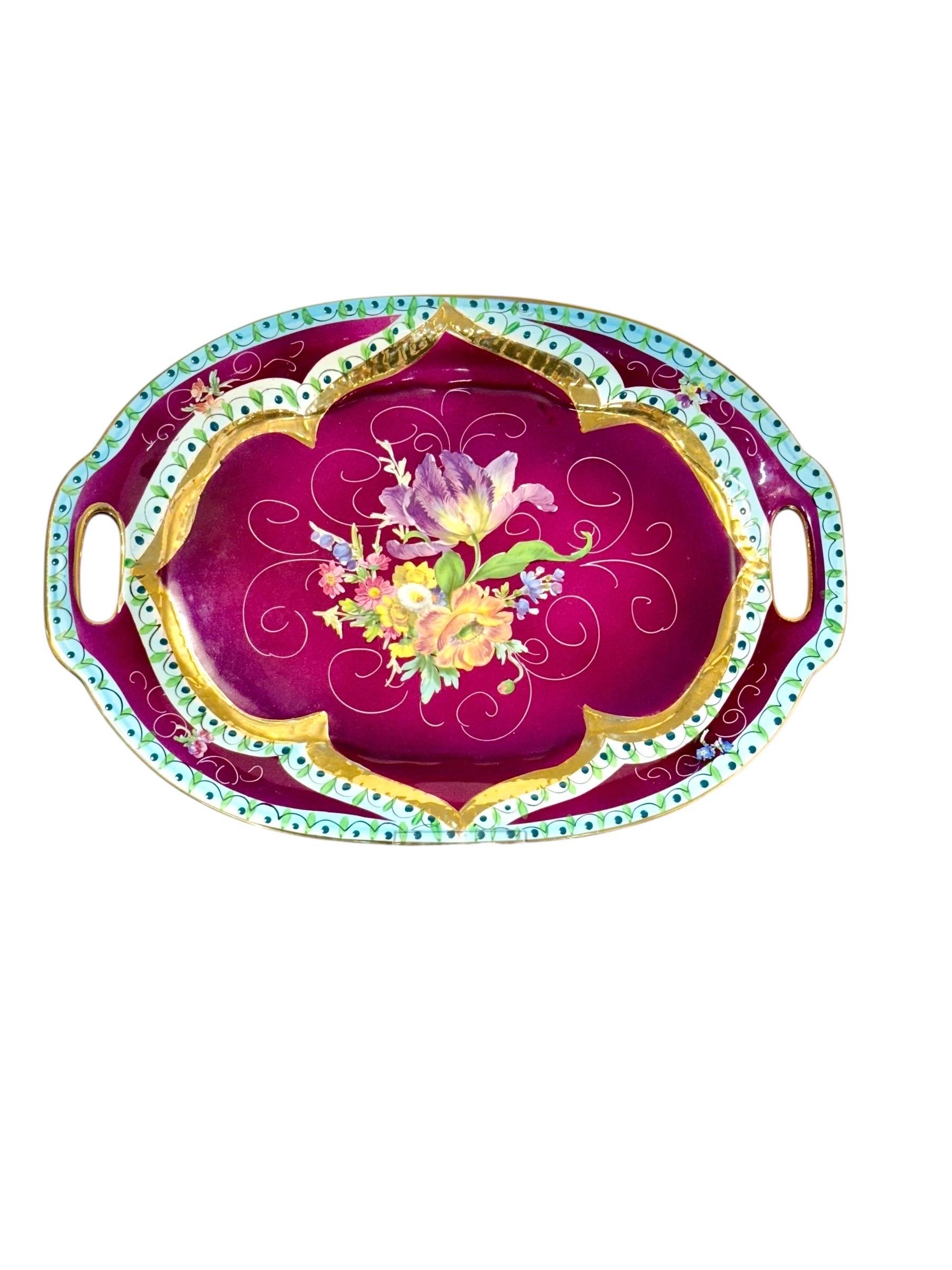 Centre de table en porcelaine du 19e siècle peint à la main et plateau assorti en vente 2