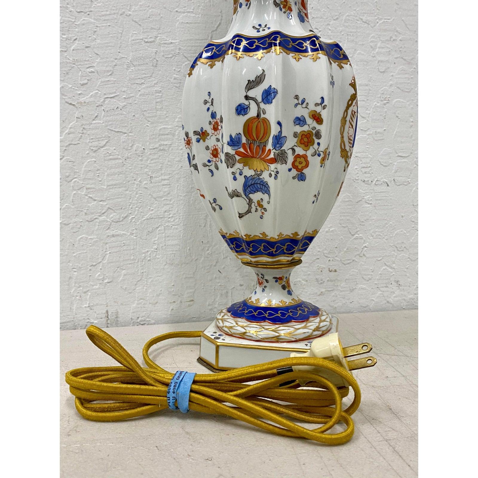 Hand-Painted 19th Century Hand Painted Porcelain Urn Table Lamp For Sale