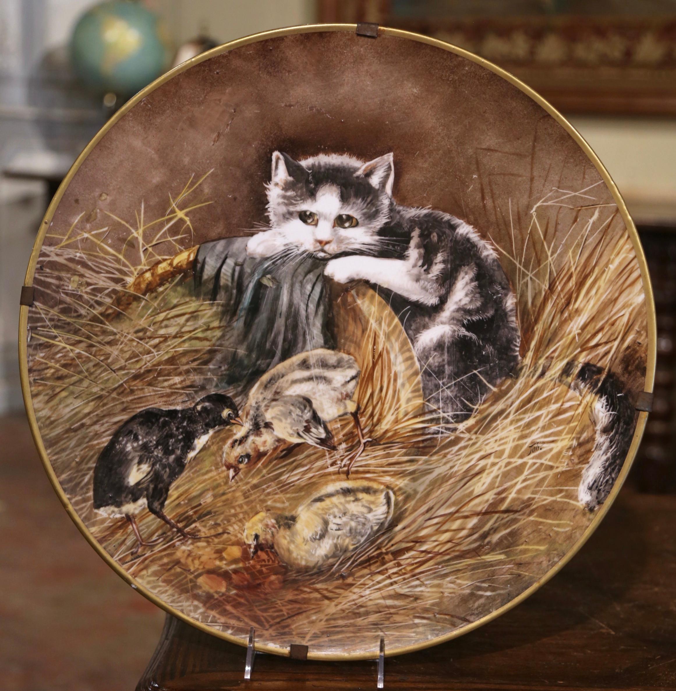  Wandteller aus handbemalter Porzellan des 19. Jahrhunderts mit Katze, gestempelt J.P. Frankreich im Angebot 1