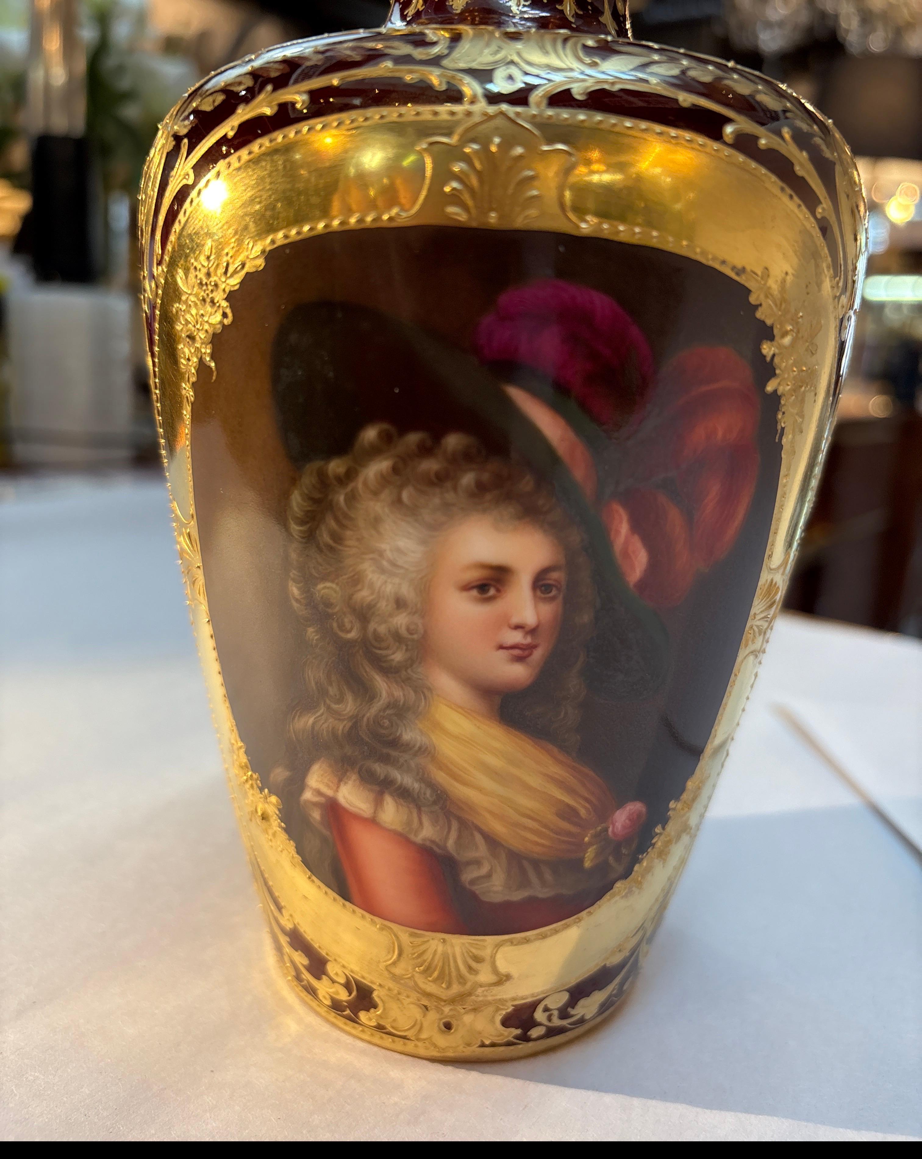 Allemand Vase d'armoire à portraits du 19e siècle peint à la main par Rosenthal en vente