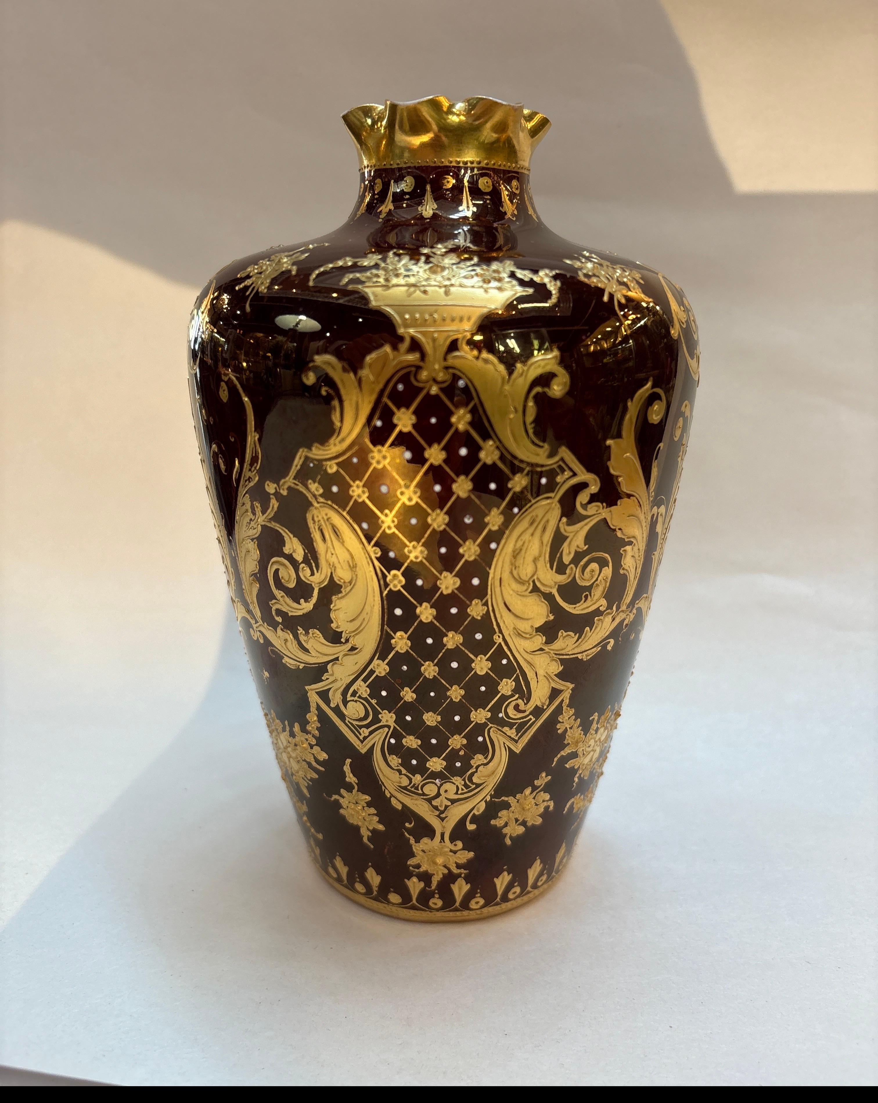 Doré Vase d'armoire à portraits du 19e siècle peint à la main par Rosenthal en vente