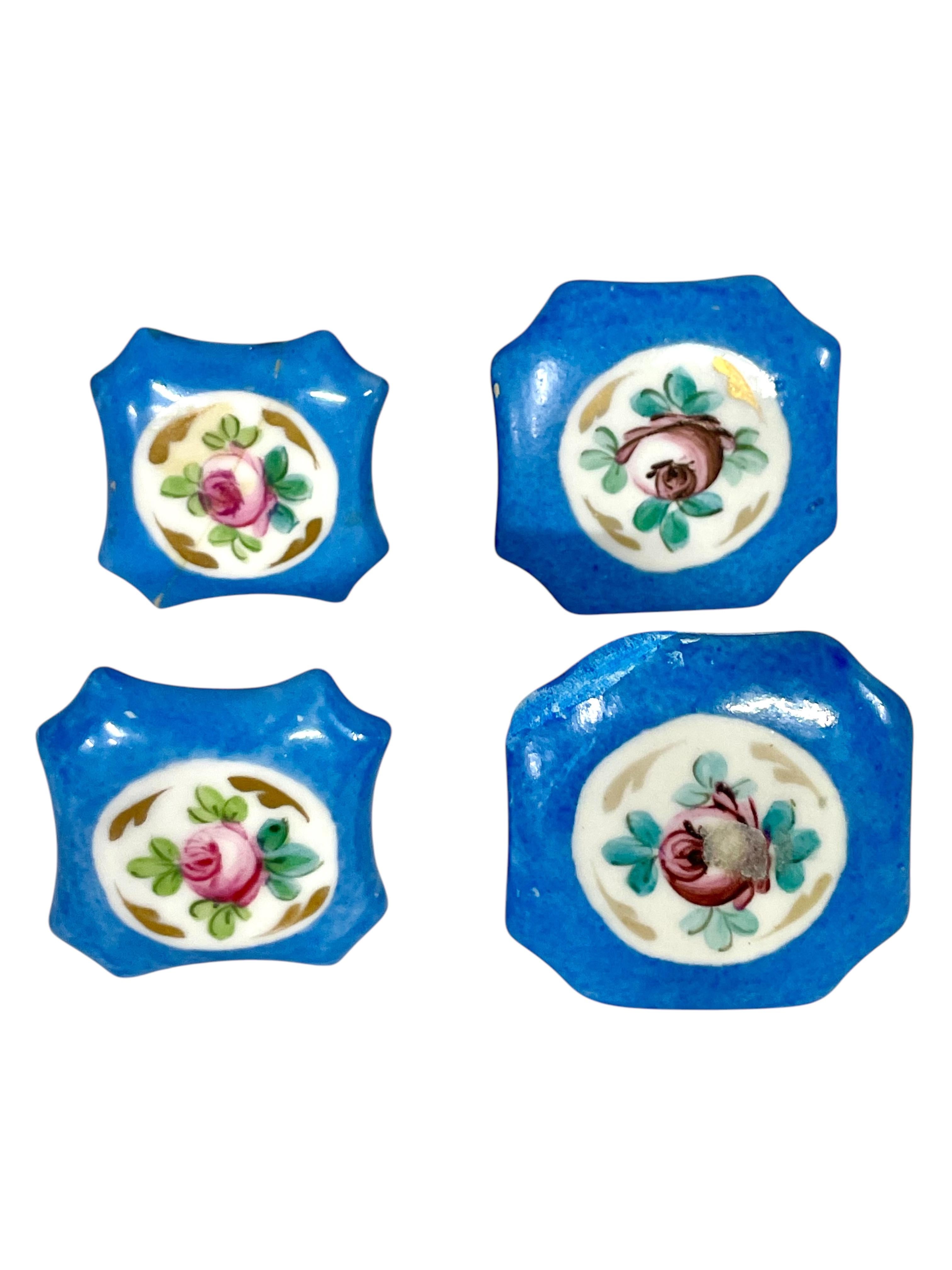 Set di profumi in porcellana di Sèvres dipinto a mano del XIX secolo in vendita 5