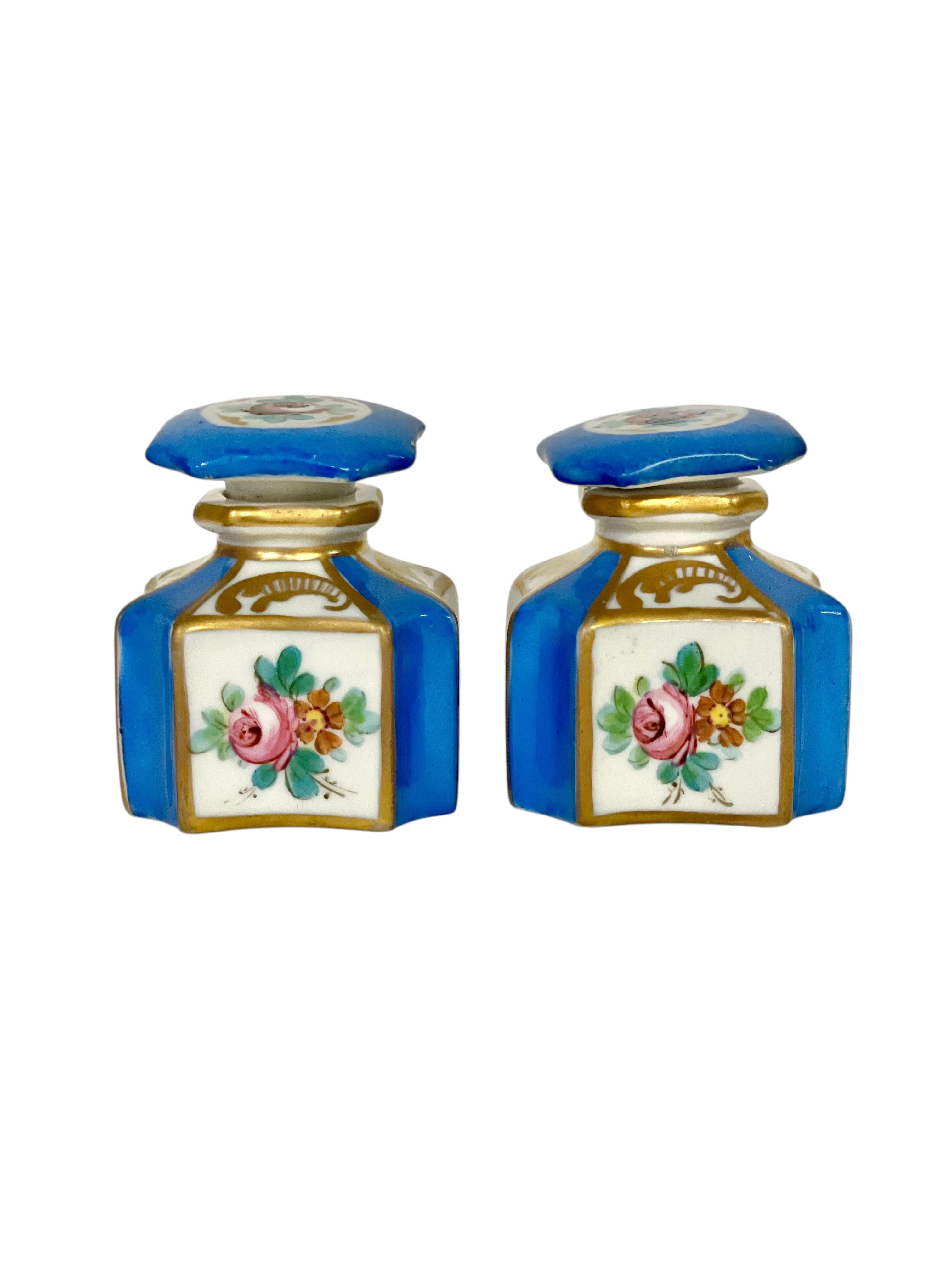 Francese Set di profumi in porcellana di Sèvres dipinto a mano del XIX secolo in vendita
