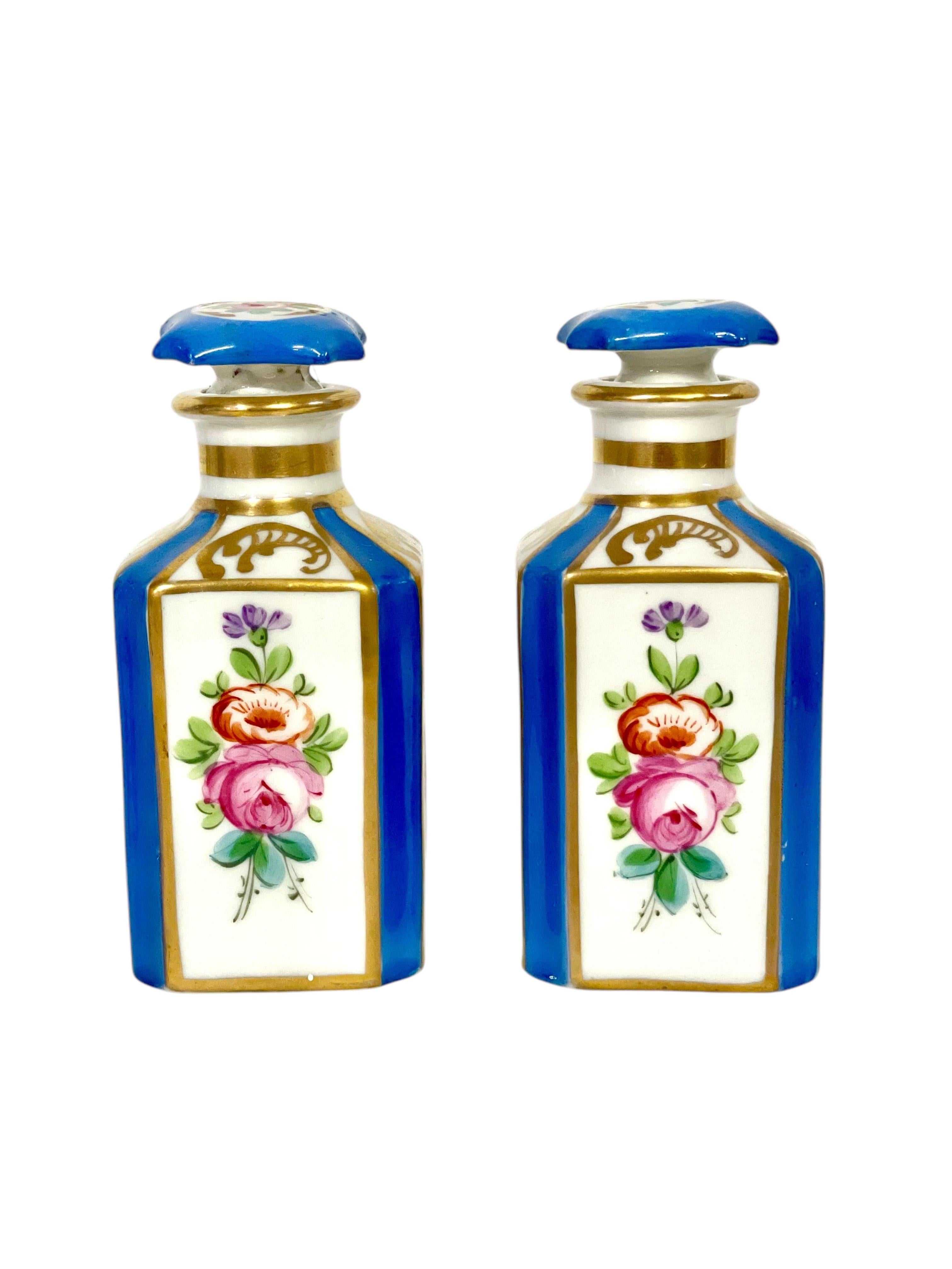 Porcellana Set di profumi in porcellana di Sèvres dipinto a mano del XIX secolo in vendita