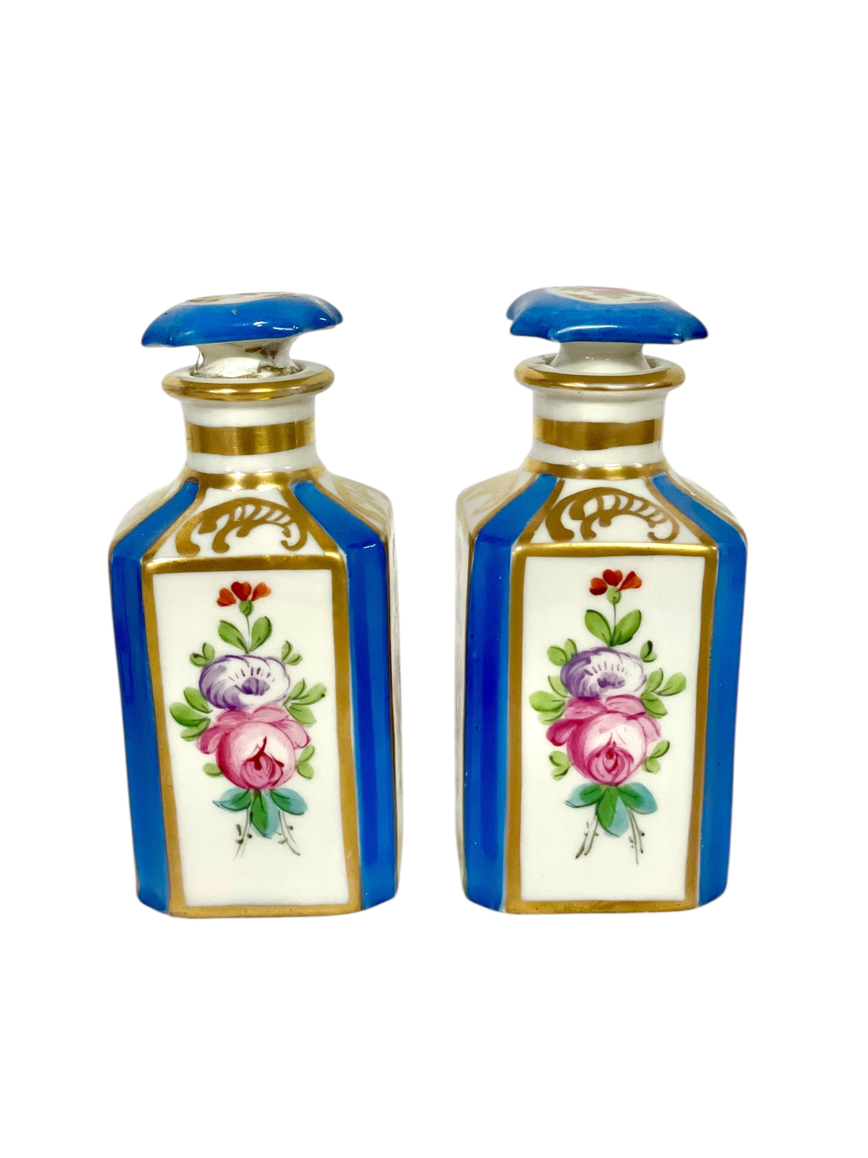 Set di profumi in porcellana di Sèvres dipinto a mano del XIX secolo in vendita 1