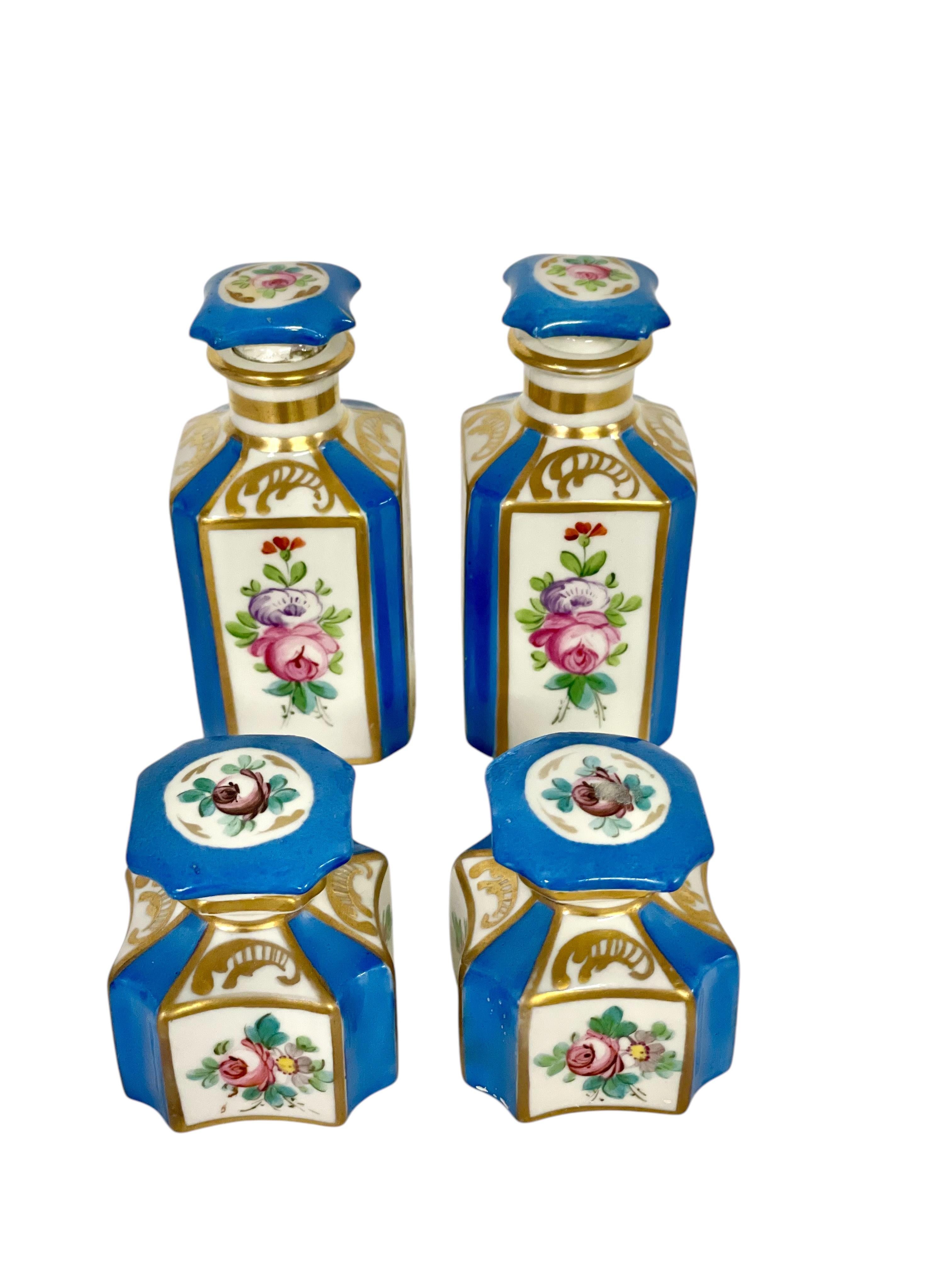 Set di profumi in porcellana di Sèvres dipinto a mano del XIX secolo in vendita 2