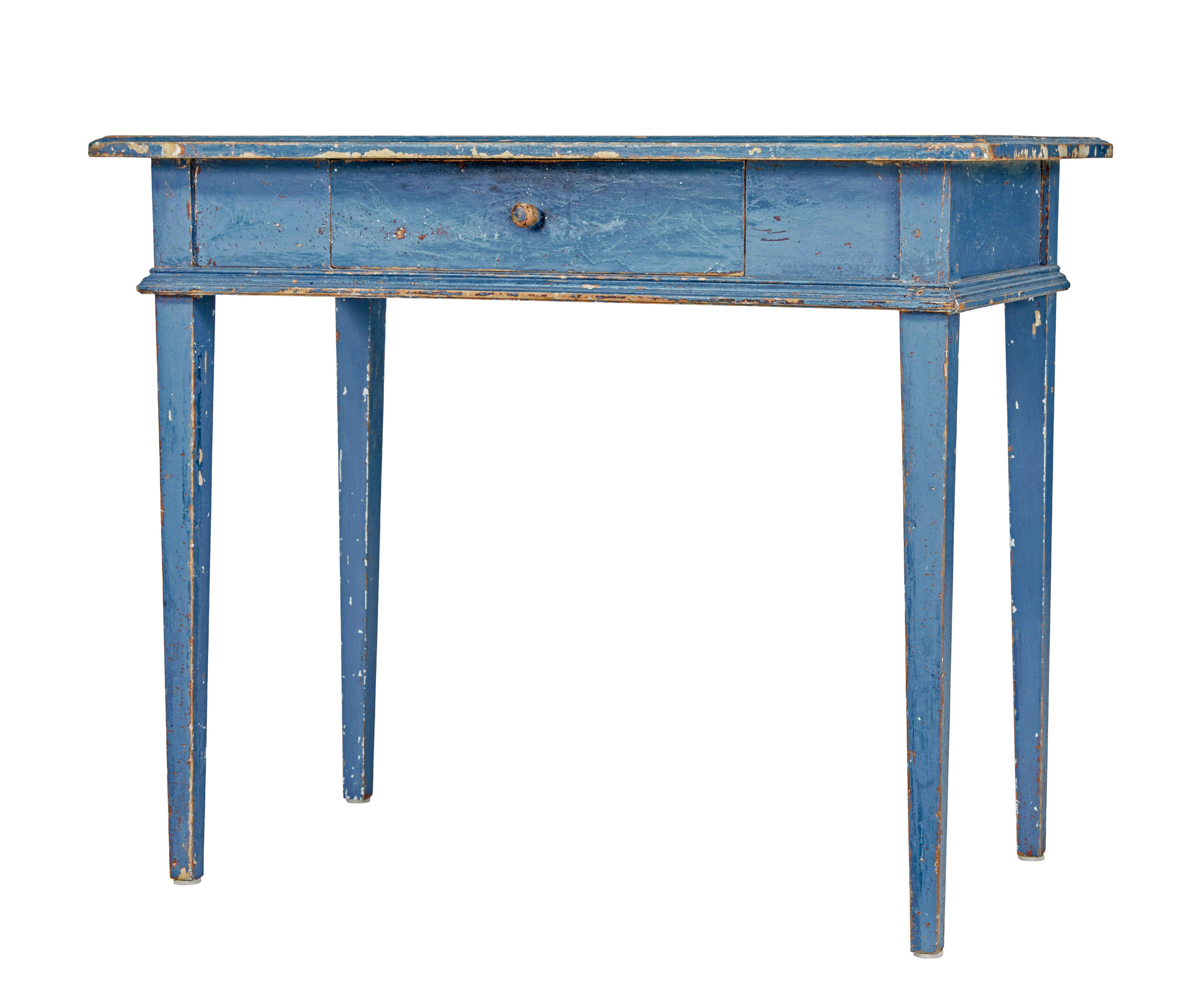 Suédois Table d'appoint suédoise peinte à la main au 19e siècle en vente