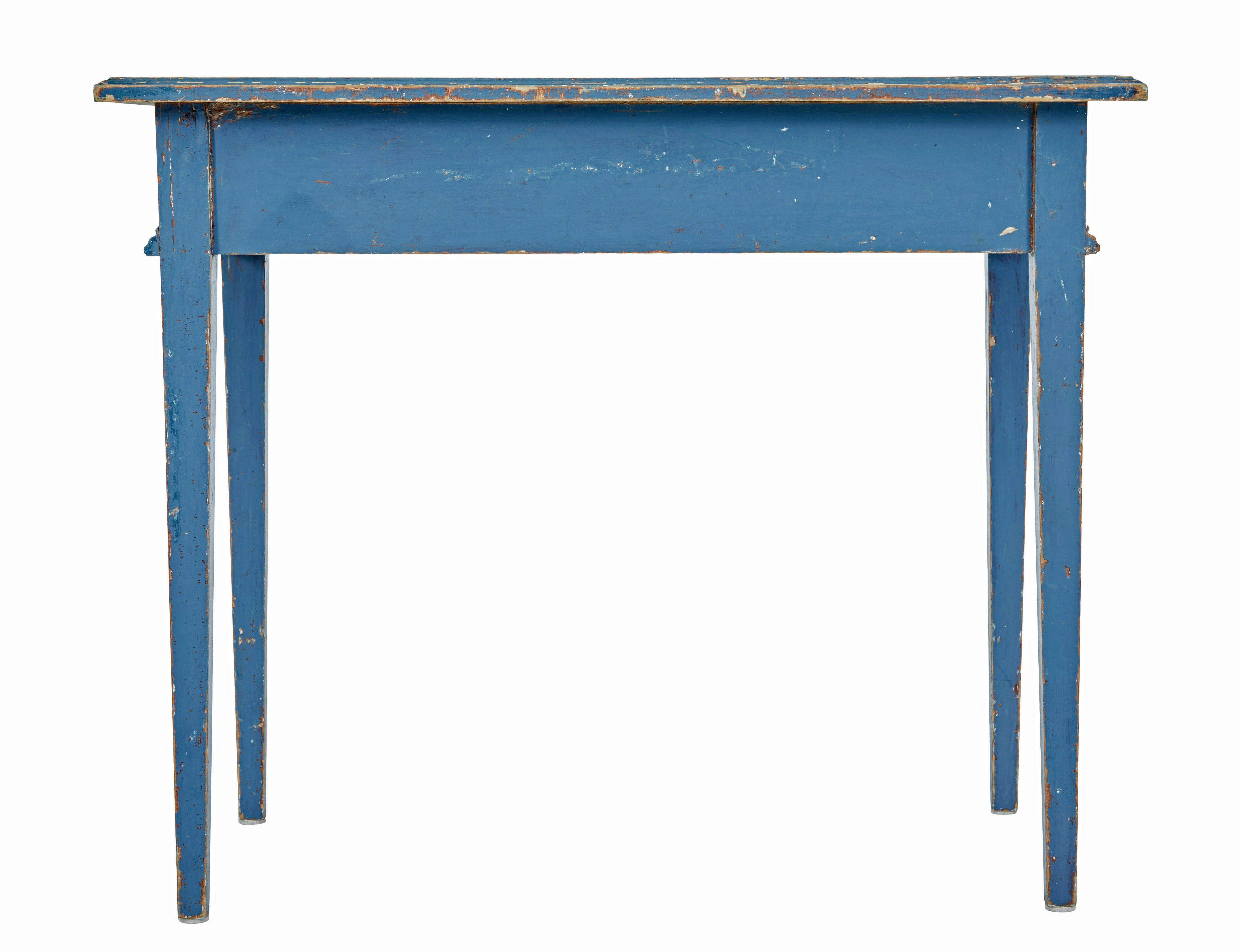 Table d'appoint suédoise peinte à la main au 19e siècle Bon état - En vente à Debenham, Suffolk