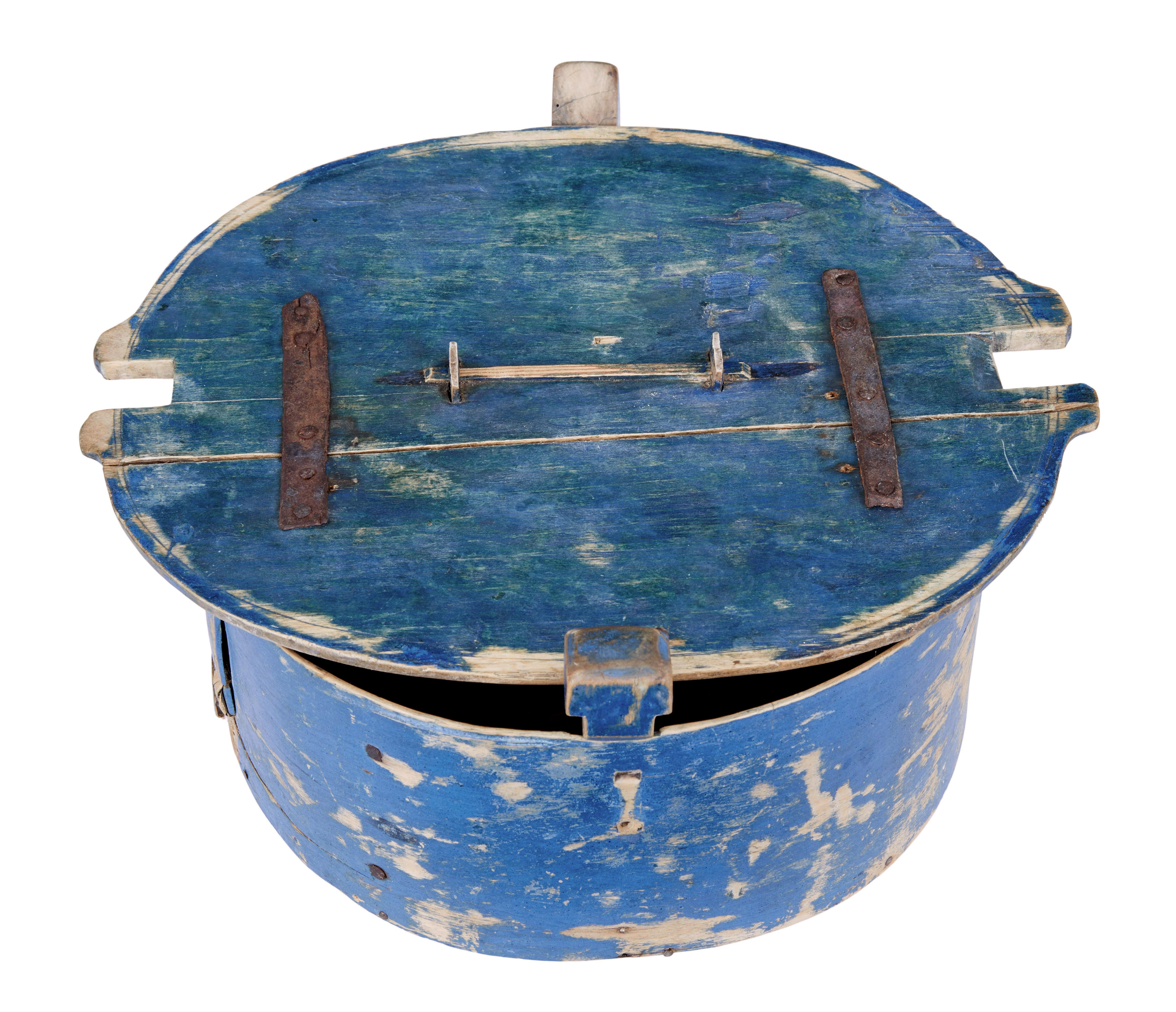 Swedish 19th Century hand painted tine decorative box For Sale