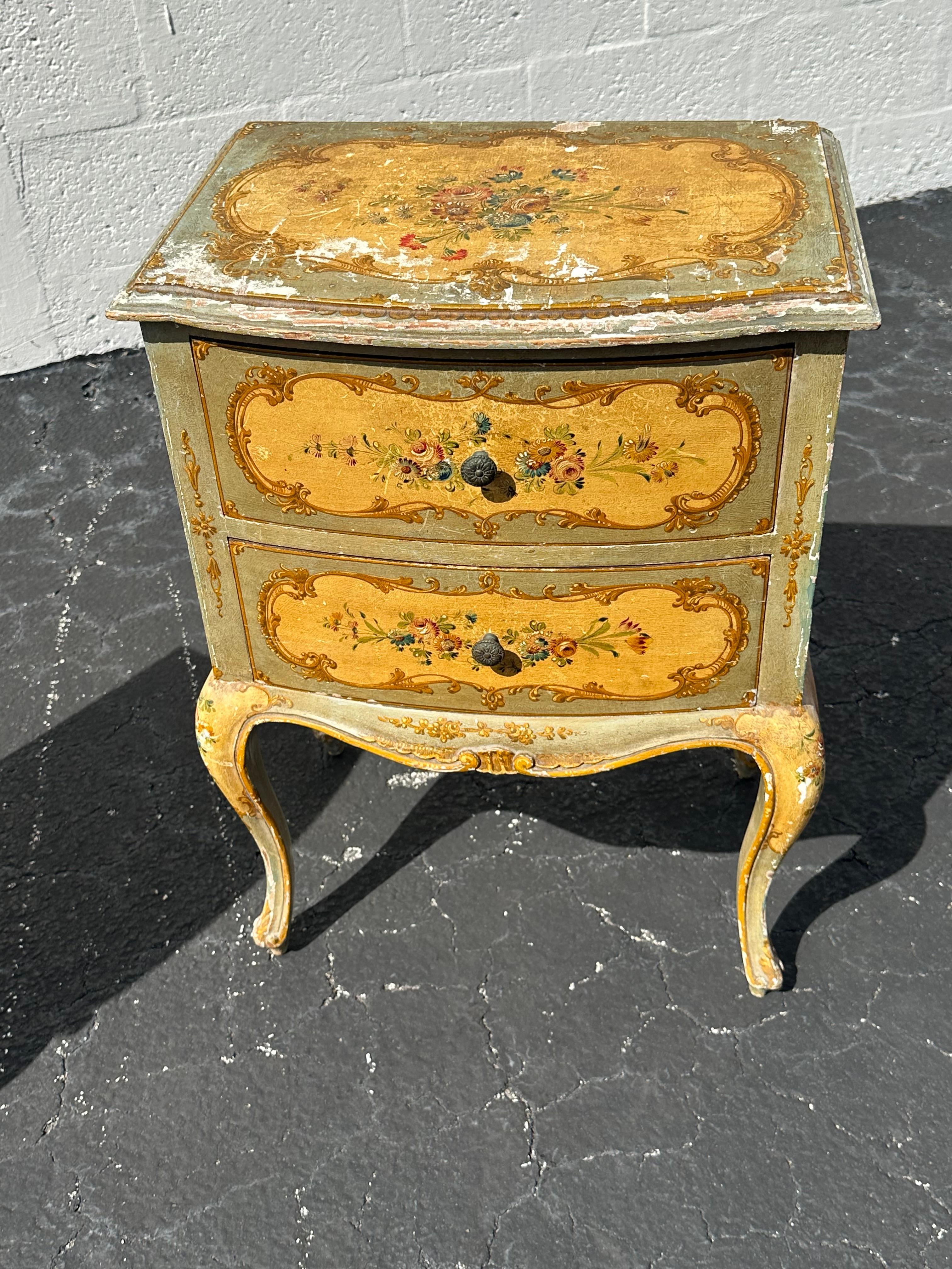 Comodini veneziani dipinti a mano del XIX secolo in stile rococò in vendita 5