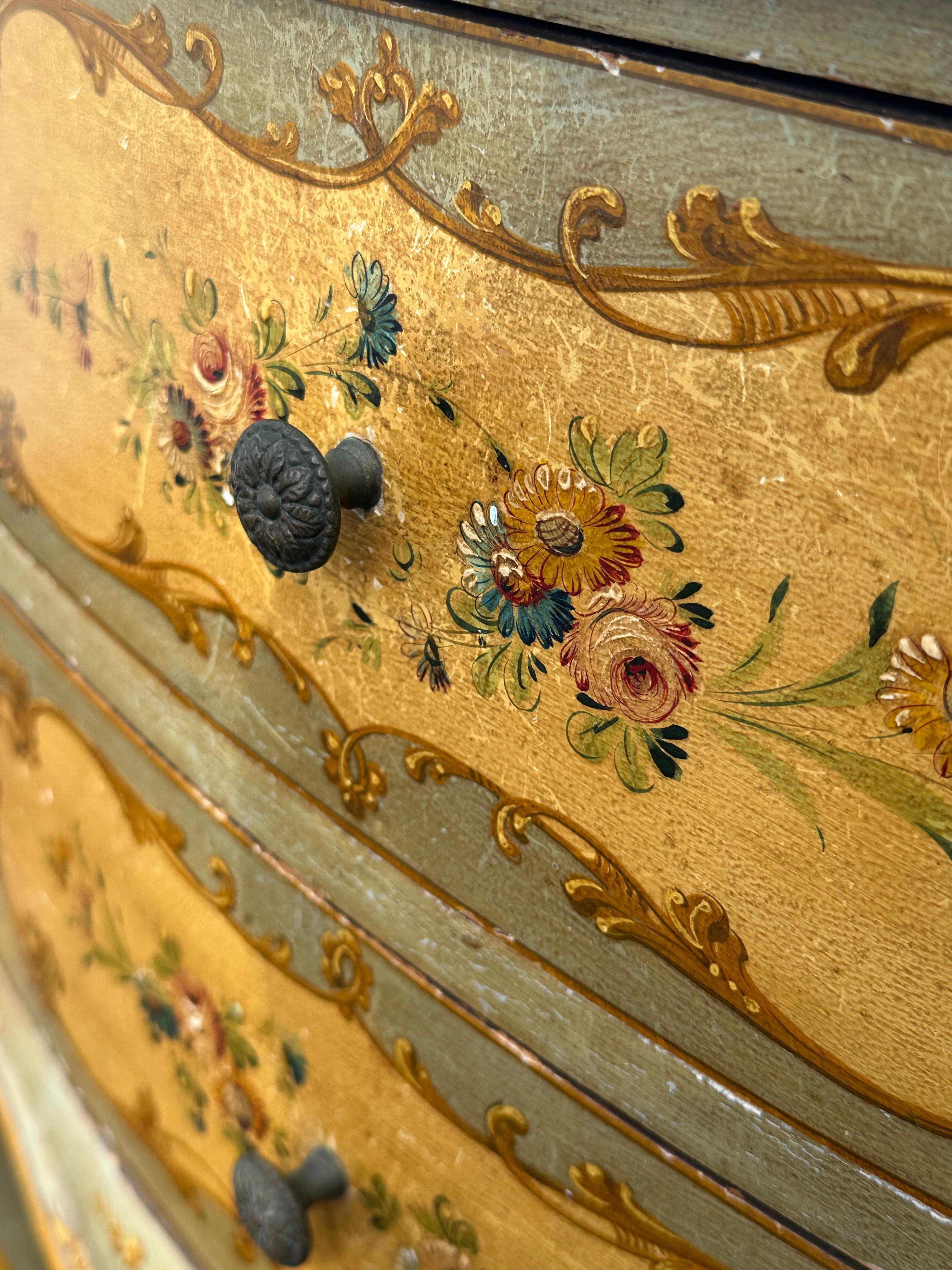 Comodini veneziani dipinti a mano del XIX secolo in stile rococò in vendita 9