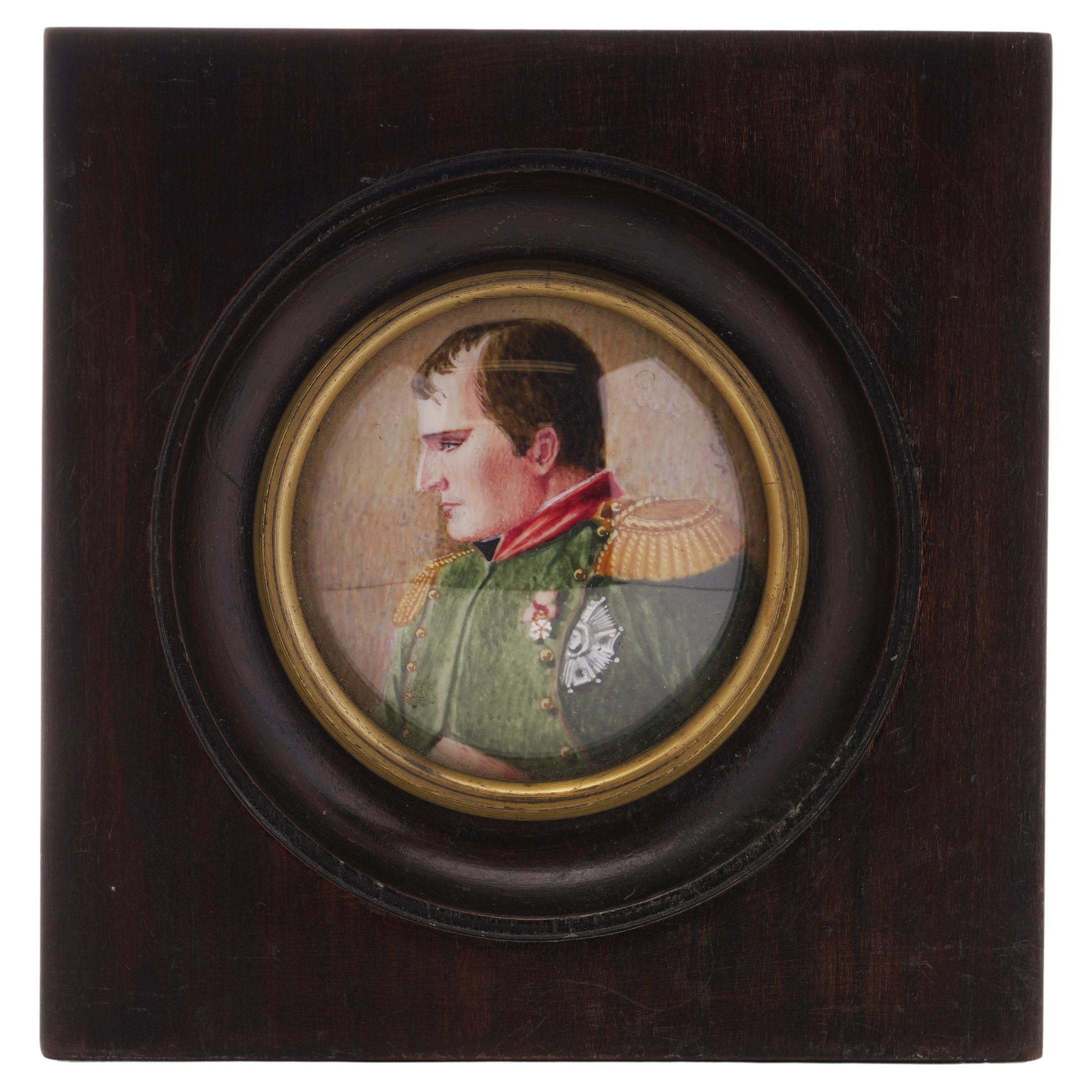 Portrait miniature de Napoléon Ier peint à la main à l'aquarelle au XIXe siècle  en vente
