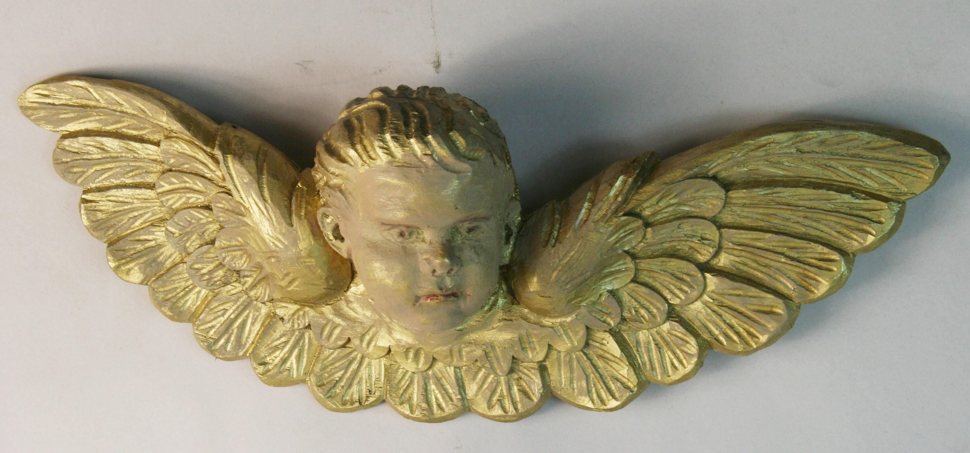 1850 Élément architectural en bois sculpté, polchromé et doré, de type puto