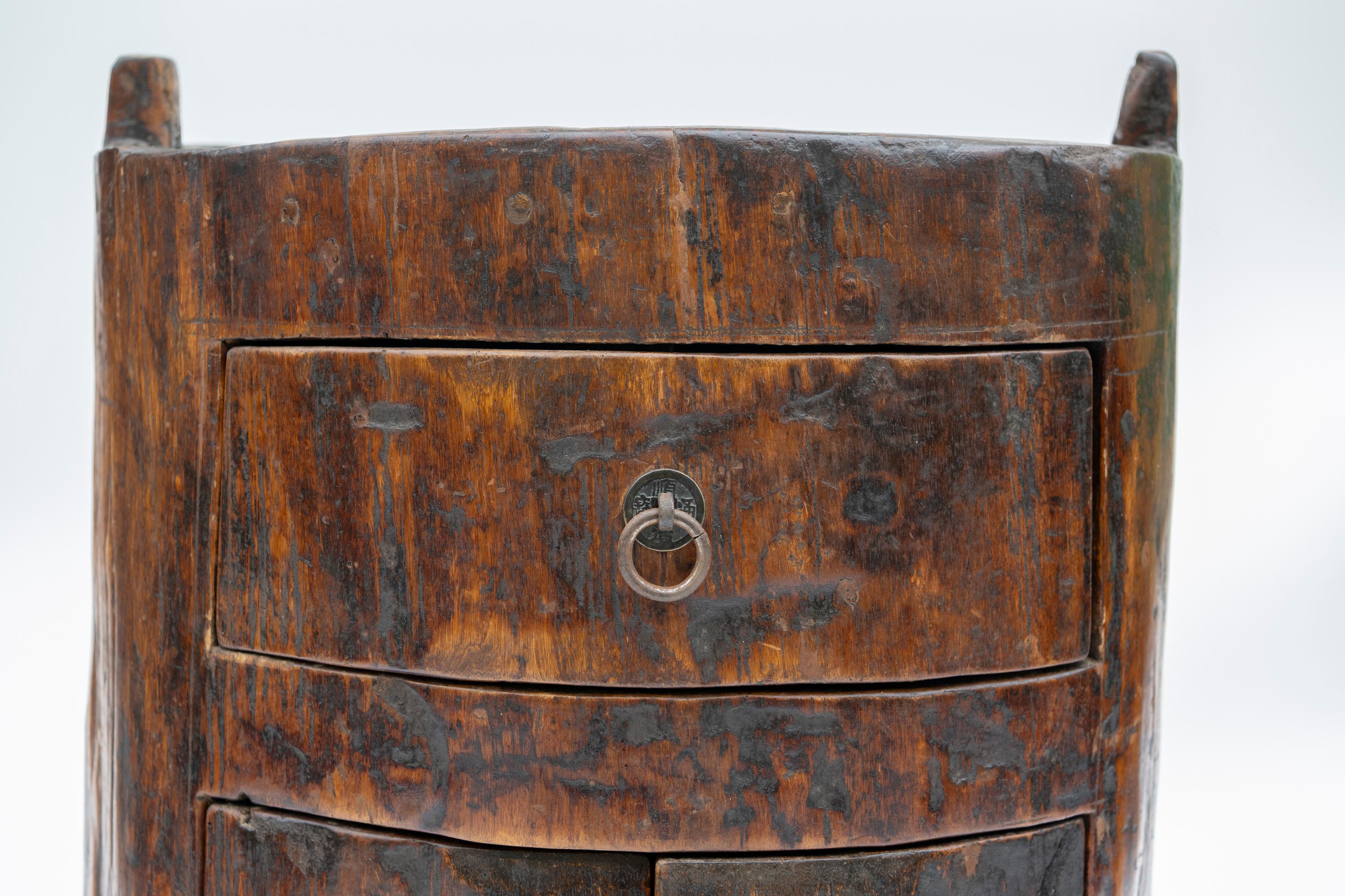 Olmo Tavolino a baule in legno di olmo cinese intagliato a mano del XIX secolo in vendita