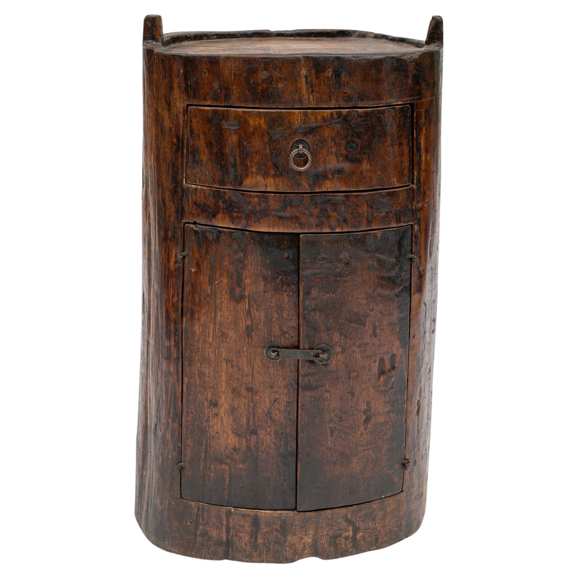 Tavolino a baule in legno di olmo cinese intagliato a mano del XIX secolo in vendita