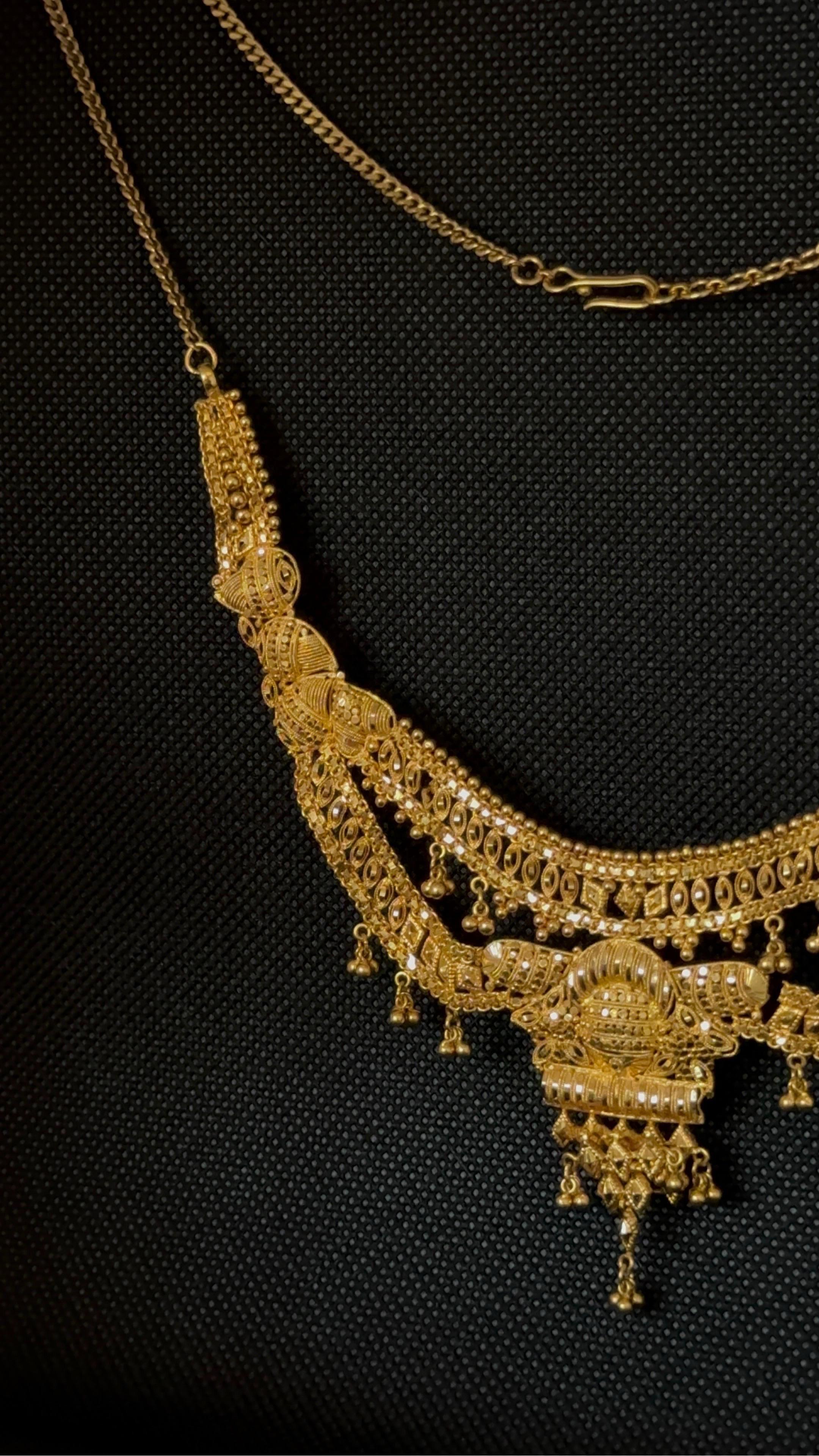 Collier de mariage indien en or jaune 18 carats, fabriqué à la main au 19ème siècle Excellent état - En vente à West Palm Beach, FL