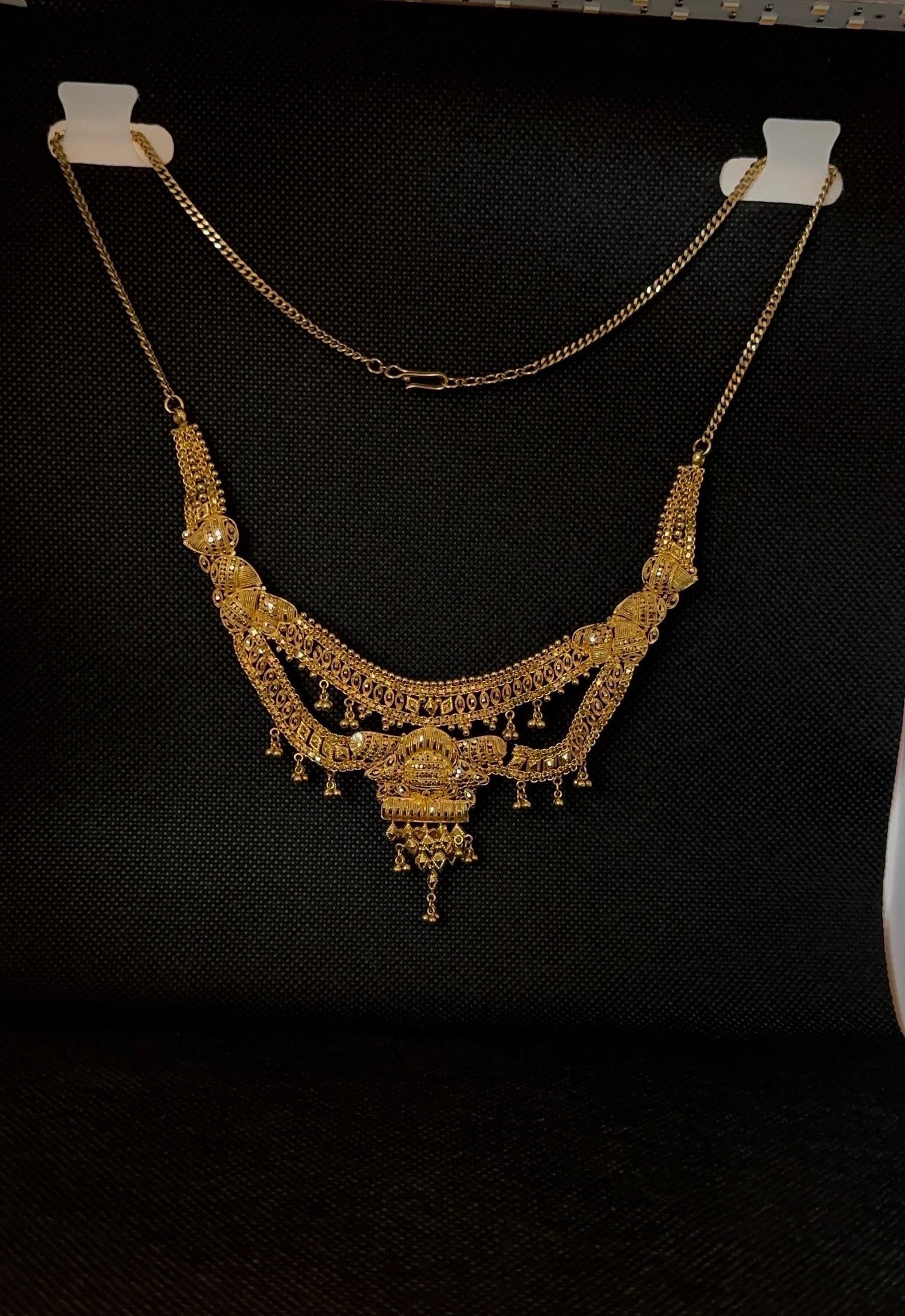Collier de mariage indien en or jaune 18 carats, fabriqué à la main au 19ème siècle Unisexe en vente