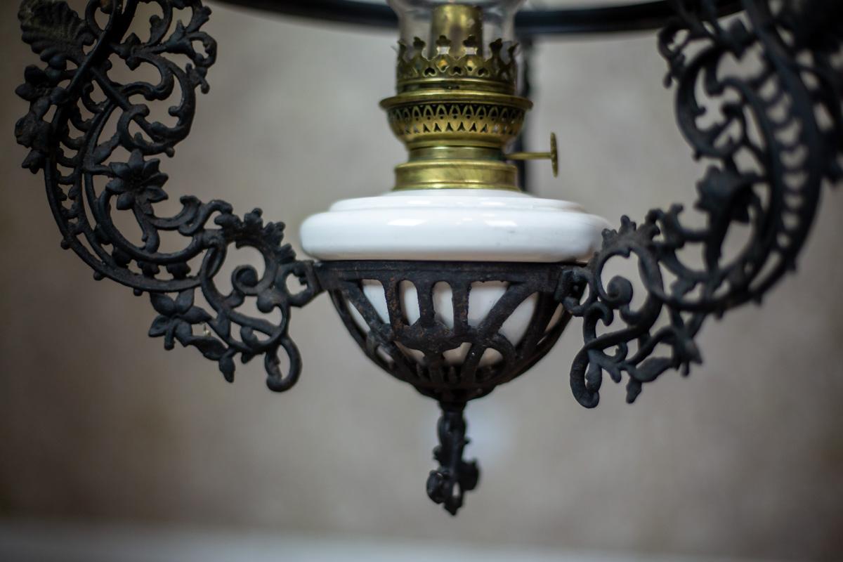 19th Century Hanging Kerosene Lamp In Good Condition In Opole, PL