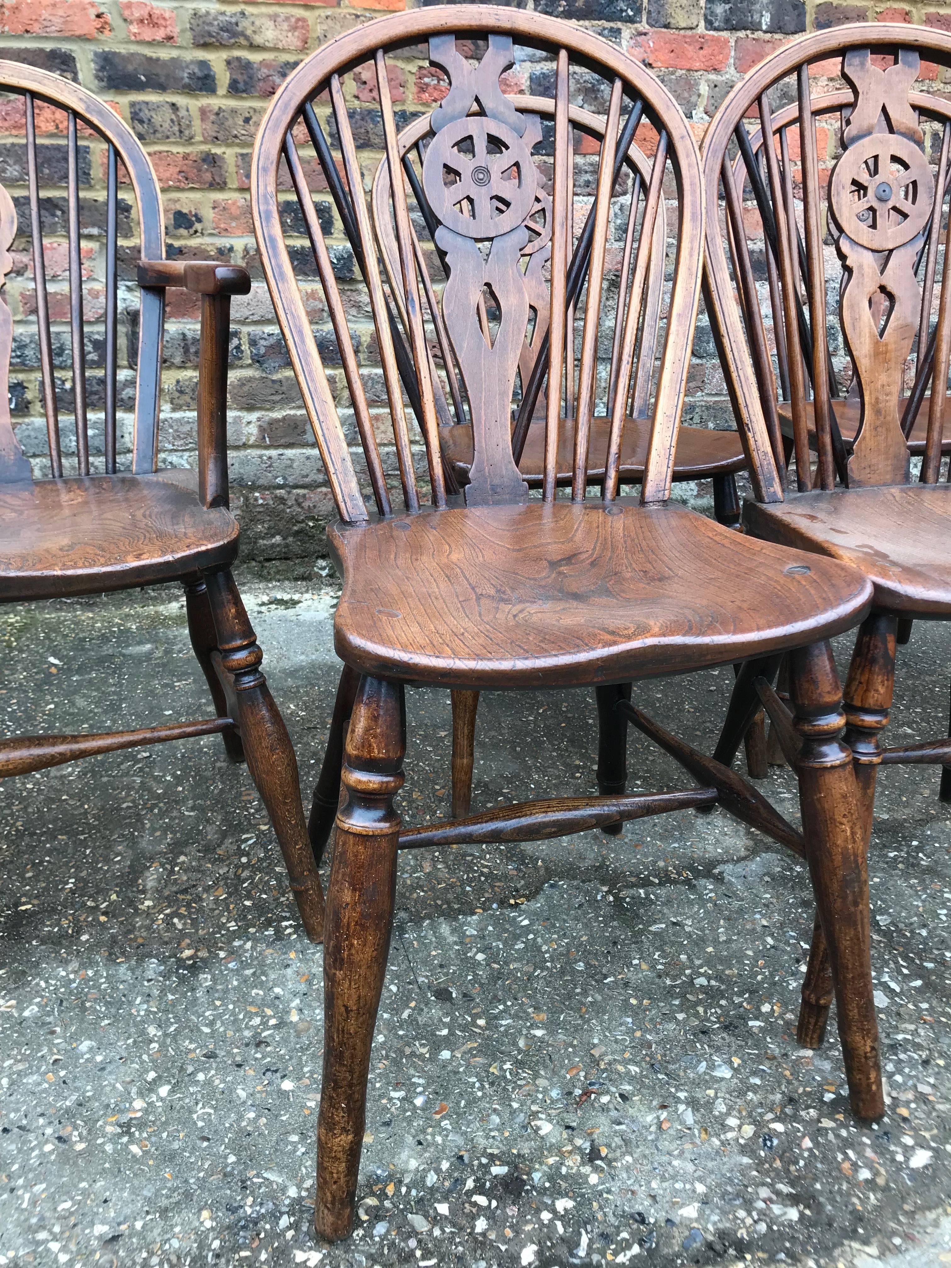 Hand-Crafted 19th Century Harlequin Set of Eight Wheel Back Windsor Chairs