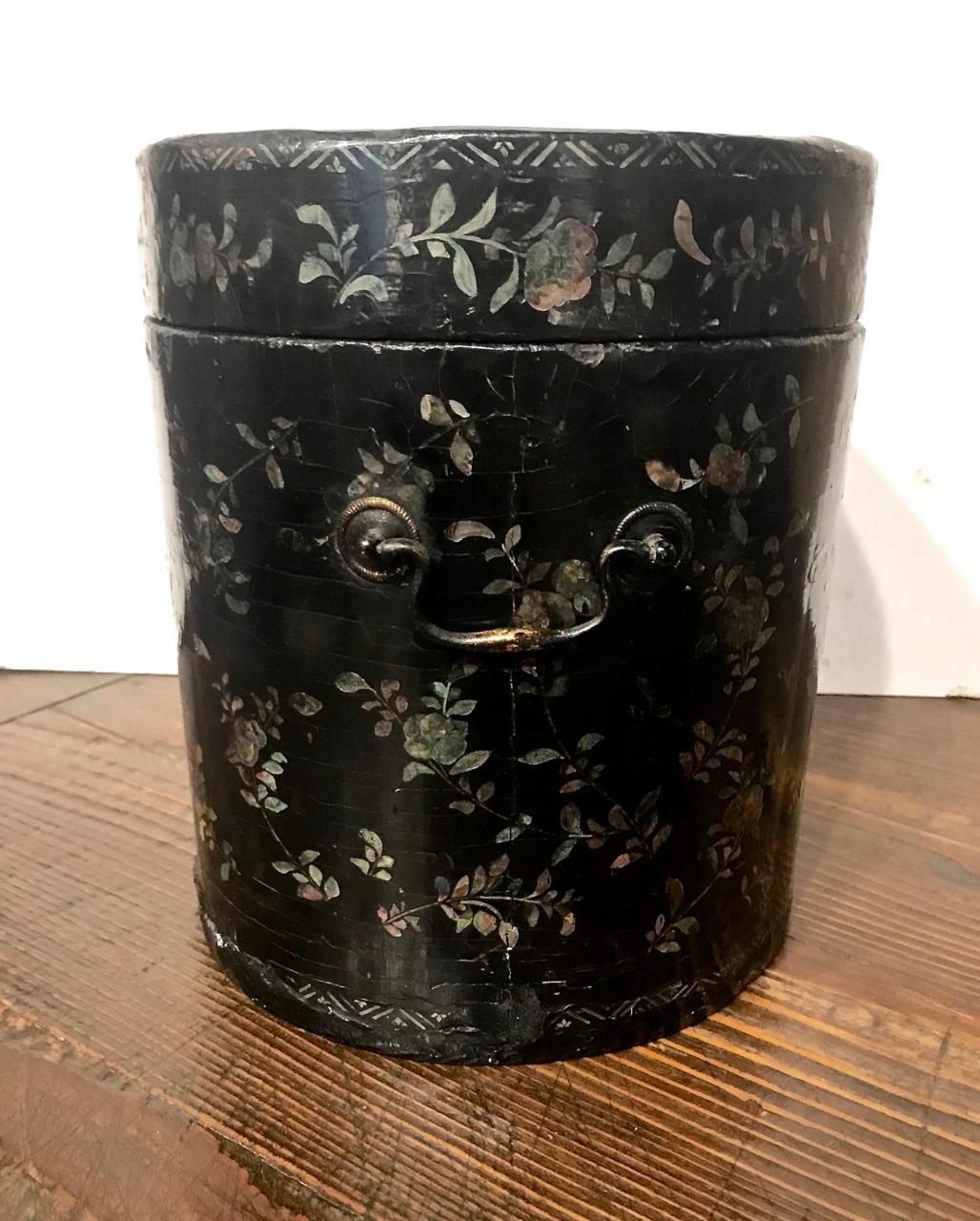 Chinoiserie 19th Century Hat Box For Sale