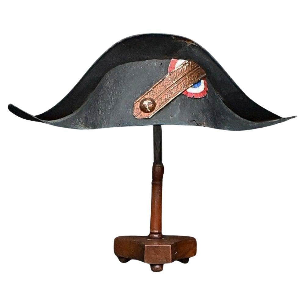 Enseigne en métal des fabricants de chapeaux du 19e siècle en vente
