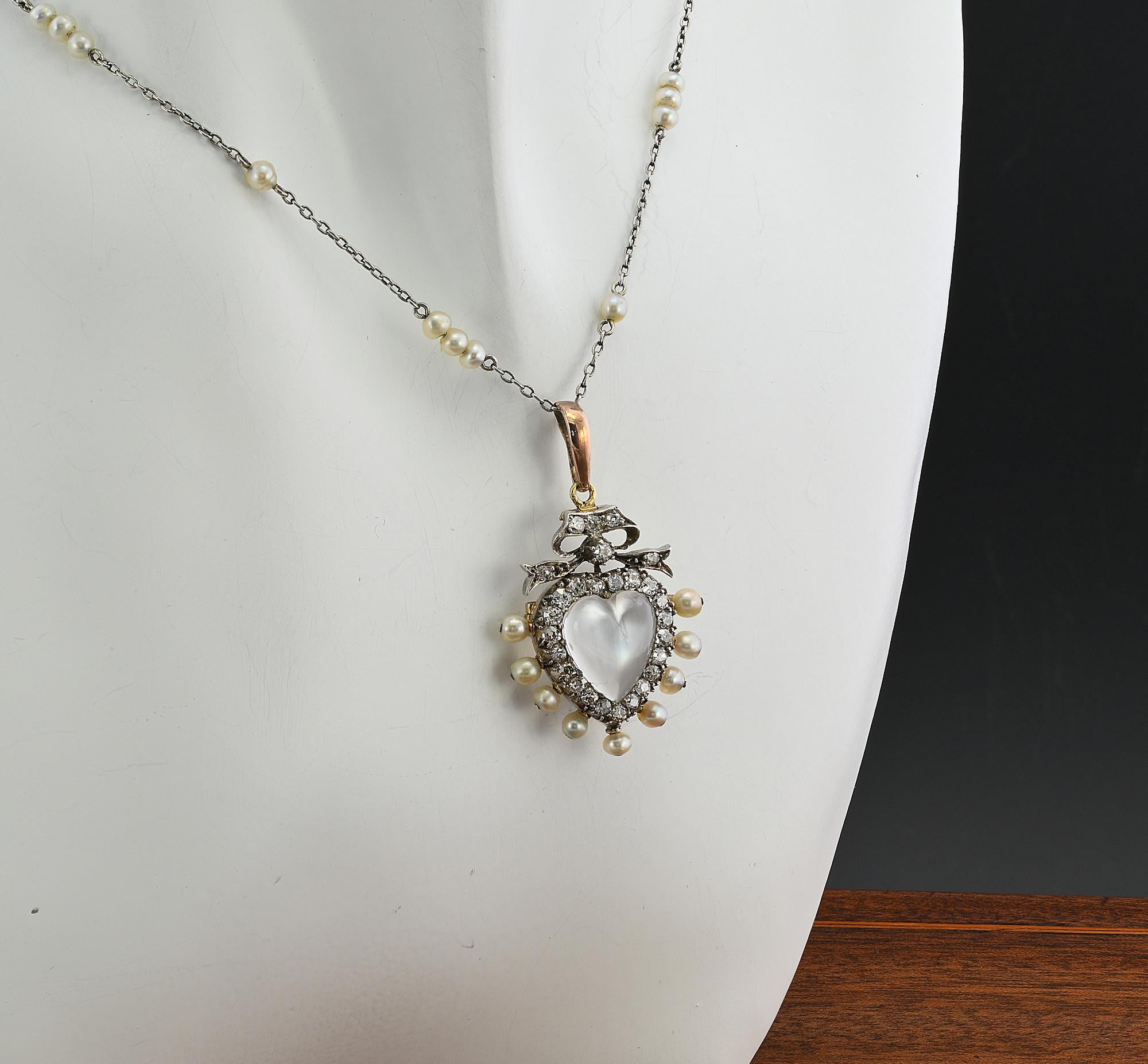 Viktorianischer Herz geschnitzter Mondstein 1,40 Karat Diamant-Perlen-Anhänger  Brosche Kette für Damen oder Herren im Angebot