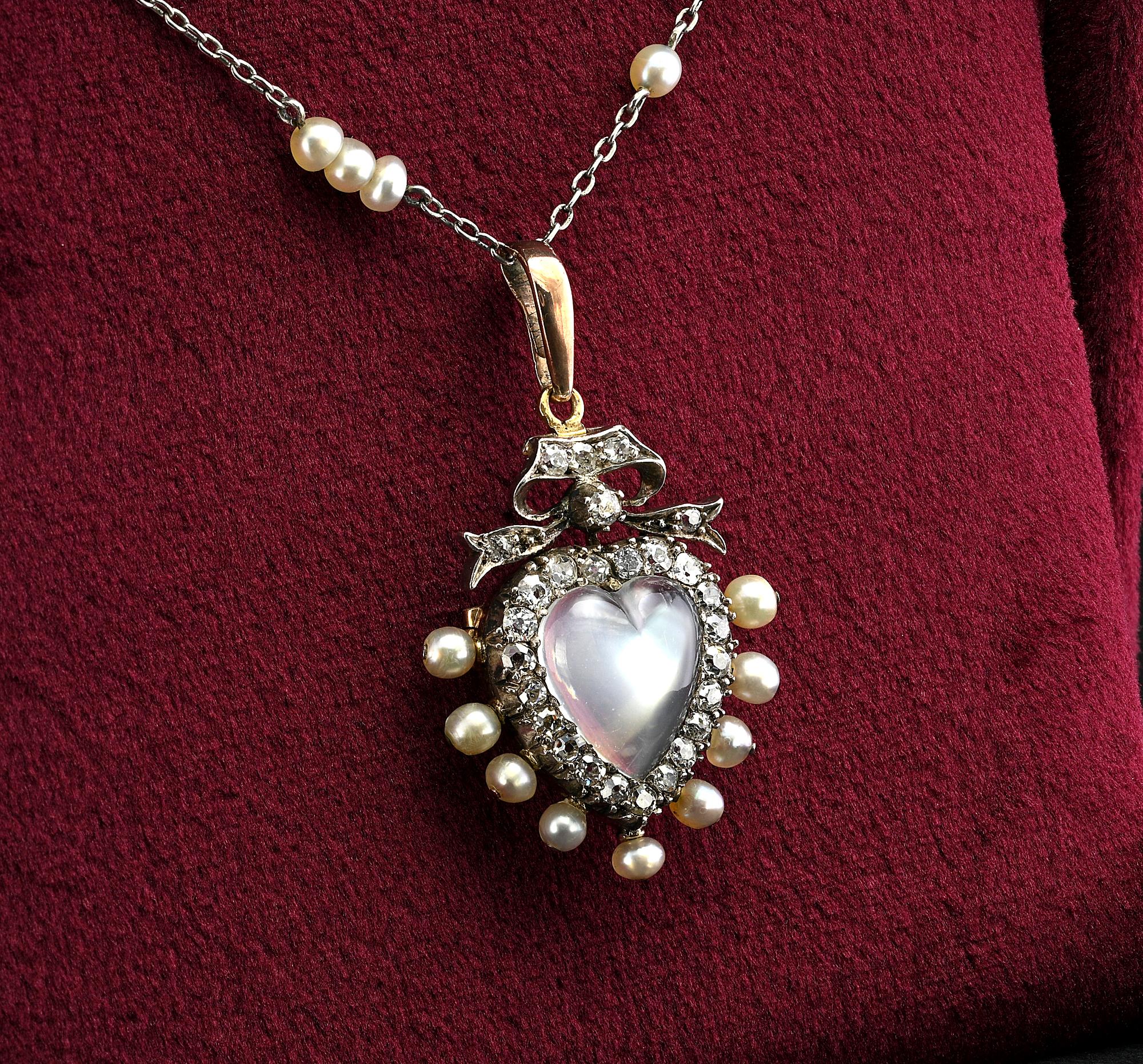 Viktorianischer Herz geschnitzter Mondstein 1,40 Karat Diamant-Perlen-Anhänger  Brosche Kette im Angebot 1