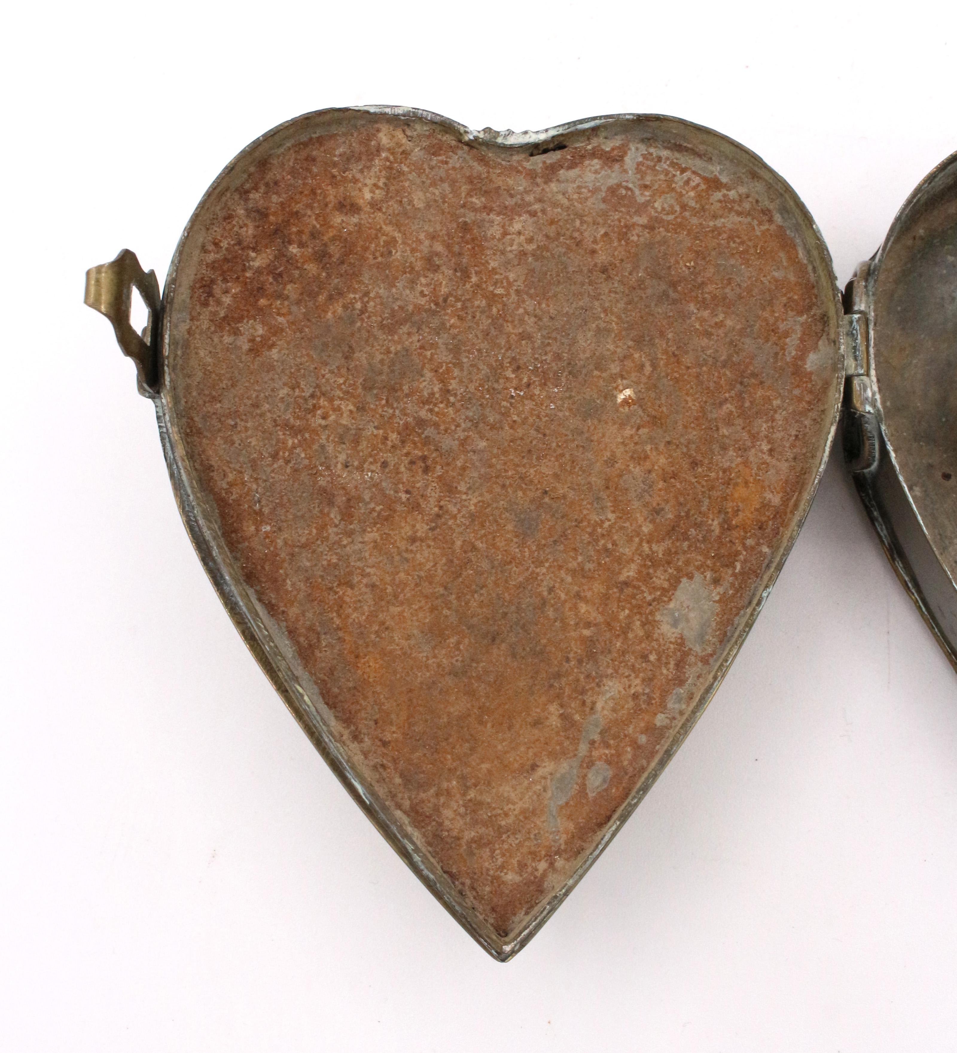 19th Century Heart Shaped Southeast Asian Bronze Betel Nut Box For Sale
