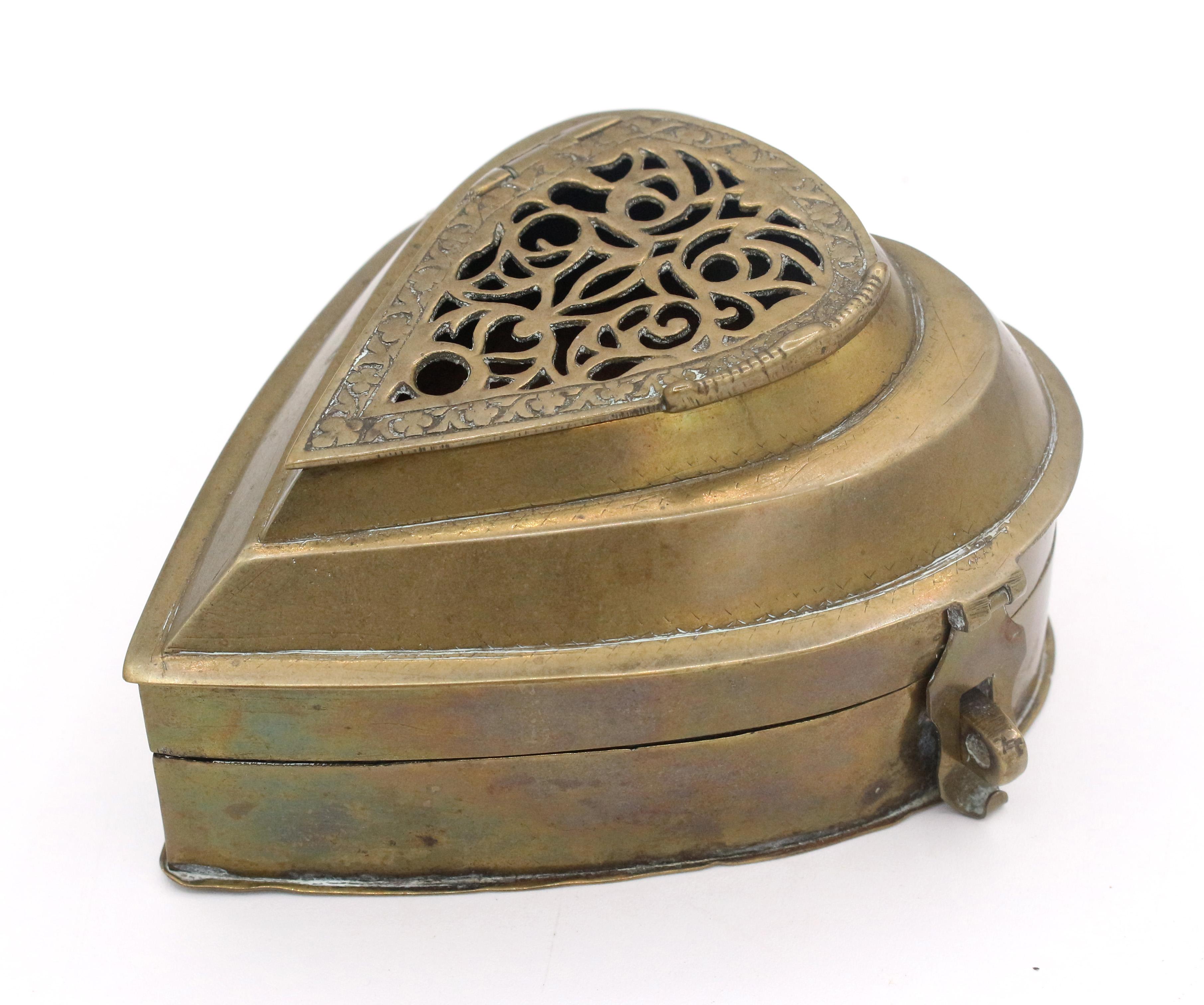 19th Century Heart Shaped Southeast Asian Bronze Betel Nut Box For Sale