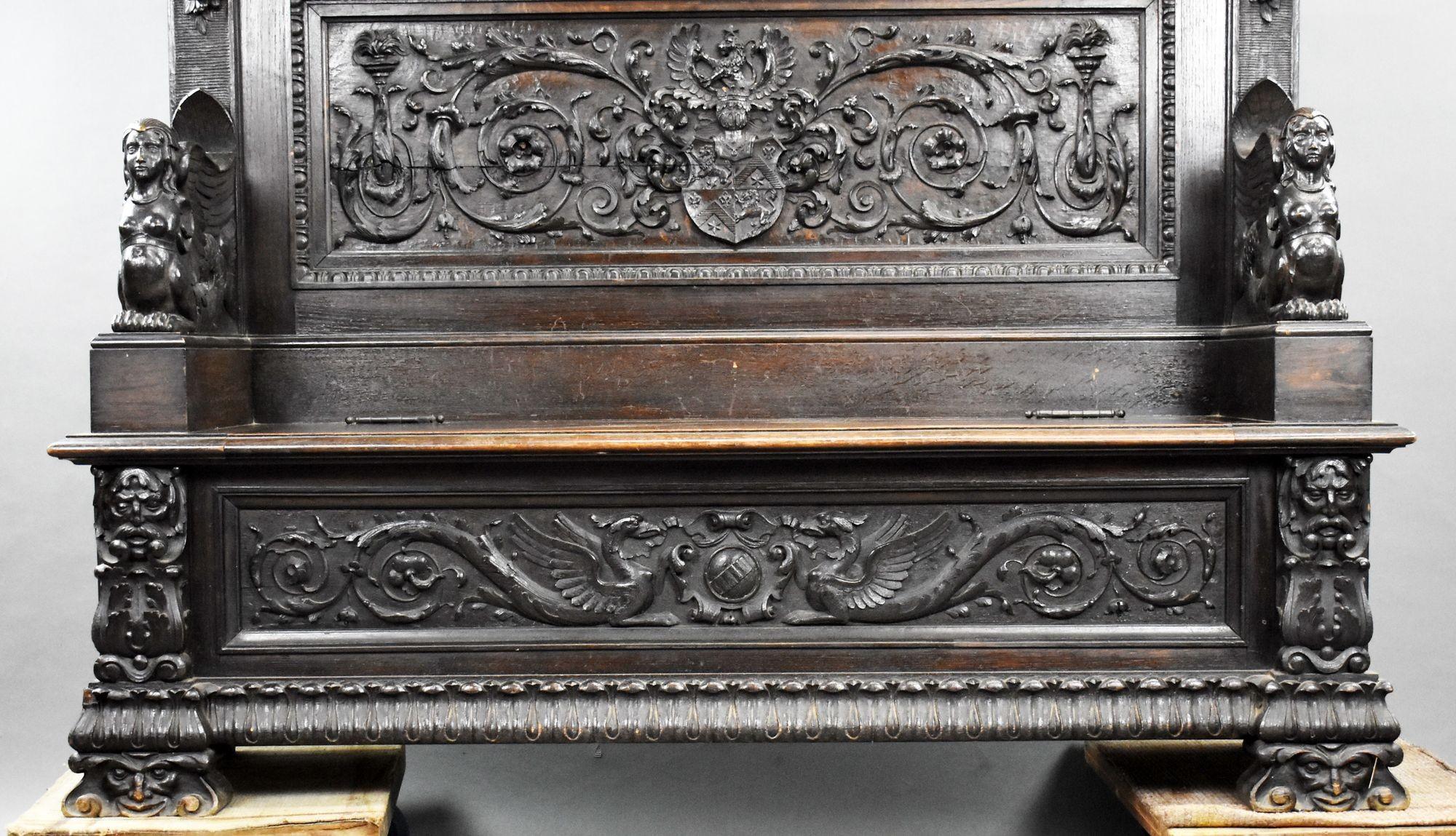 19th Century Heavil Carved Oak Settle In Good Condition For Sale In Chelmsford, Essex